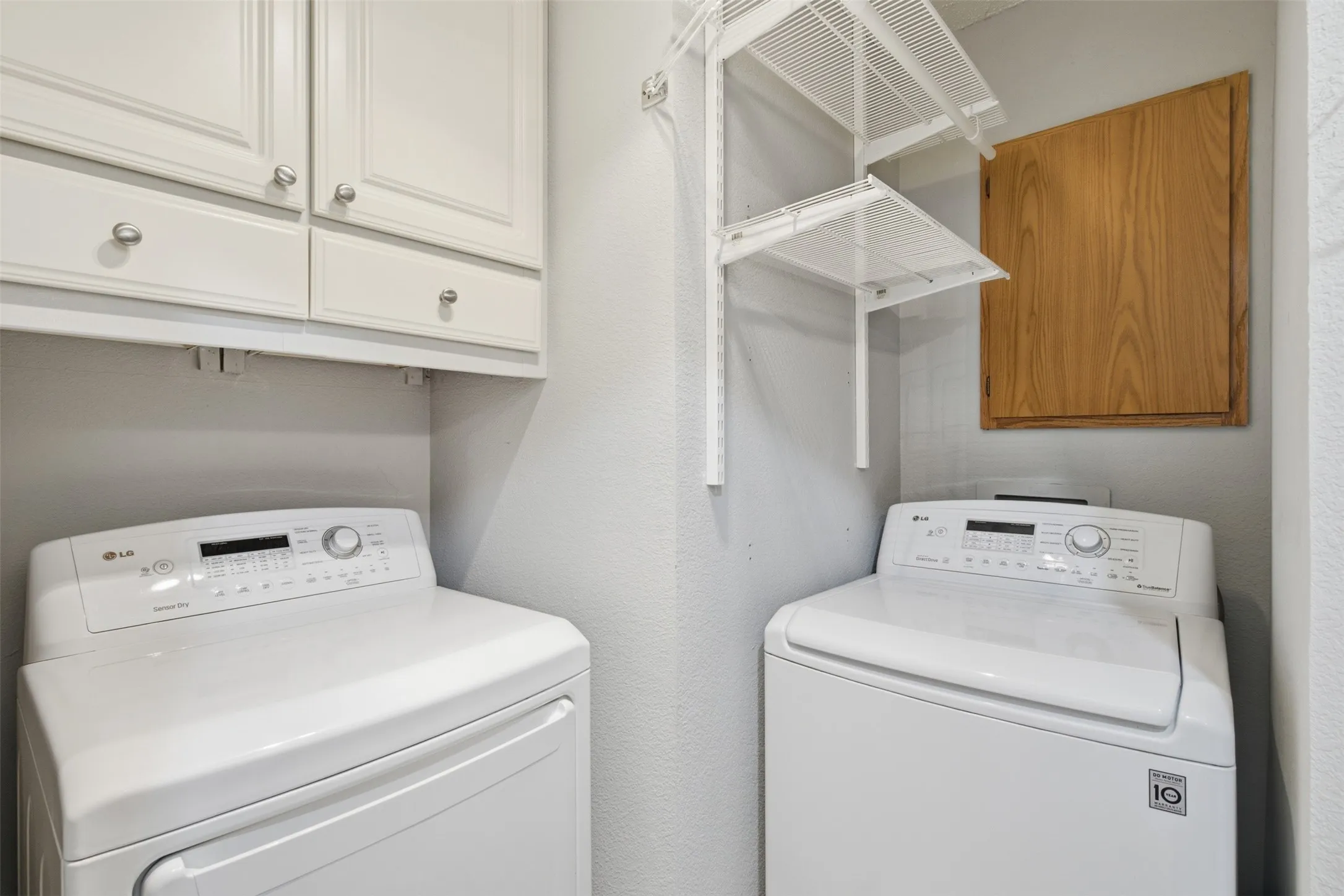 Single Family Residence For Sale in Dallas County , 14584 Blueberry Court, Addison, Texas 75001, 3 Bedroom, 3 Bathroom, 2 Garage spaces, 1,751 Sqft, built in 1994, mls#21317740, Real Estate Agent in Addison, Homes For Sale in Dallas county, Homes For Sale in Addison, Realtor in Addison Texas, Real Estate Brokerage Independent Realty Texas, Luminita Cordes Realtor
