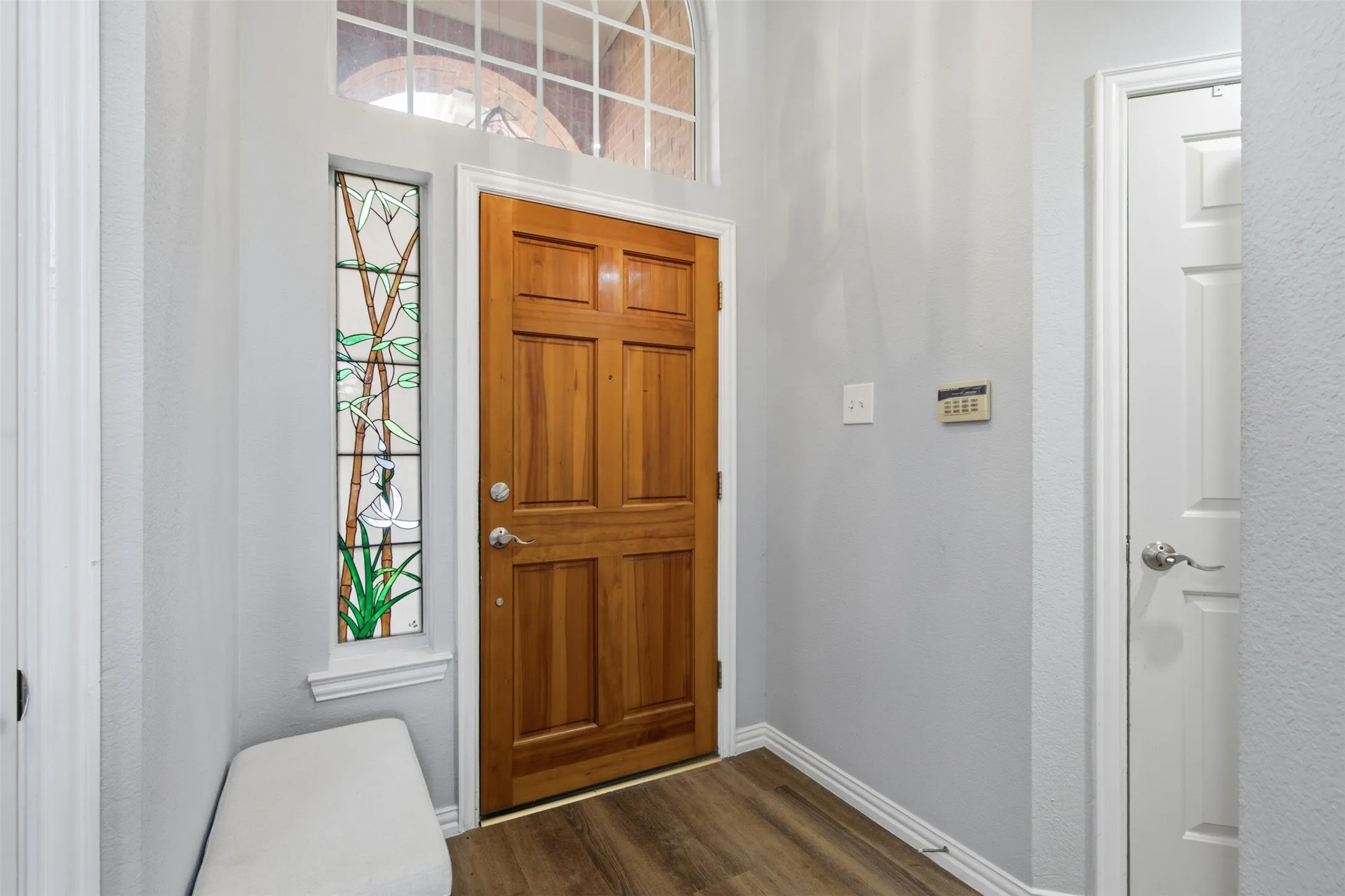Single Family Residence For Sale in Dallas County , 14584 Blueberry Court, Addison, Texas 75001, 3 Bedroom, 3 Bathroom, 2 Garage spaces, 1,751 Sqft, built in 1994, mls#21317740, Real Estate Agent in Addison, Homes For Sale in Dallas county, Homes For Sale in Addison, Realtor in Addison Texas, Real Estate Brokerage Independent Realty Texas, Luminita Cordes Realtor