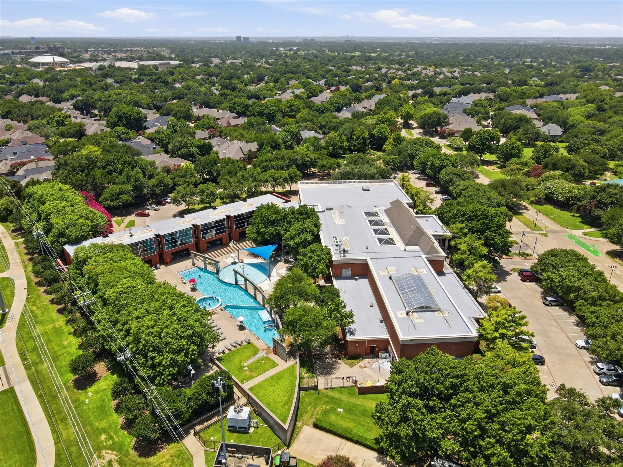 Single Family Residence For Sale in Dallas County , 14584 Blueberry Court, Addison, Texas 75001, 3 Bedroom, 3 Bathroom, 2 Garage spaces, 1,751 Sqft, built in 1994, mls#21317740, Real Estate Agent in Addison, Homes For Sale in Dallas county, Homes For Sale in Addison, Realtor in Addison Texas, Real Estate Brokerage Independent Realty Texas, Luminita Cordes Realtor