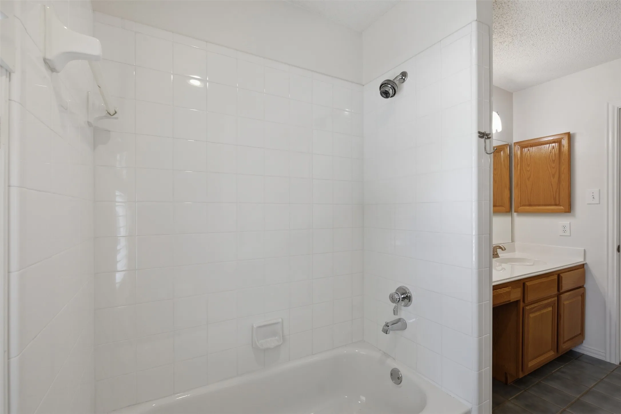 Single Family Residence For Sale in Dallas County , 14584 Blueberry Court, Addison, Texas 75001, 3 Bedroom, 3 Bathroom, 2 Garage spaces, 1,751 Sqft, built in 1994, mls#21317740, Real Estate Agent in Addison, Homes For Sale in Dallas county, Homes For Sale in Addison, Realtor in Addison Texas, Real Estate Brokerage Independent Realty Texas, Luminita Cordes Realtor