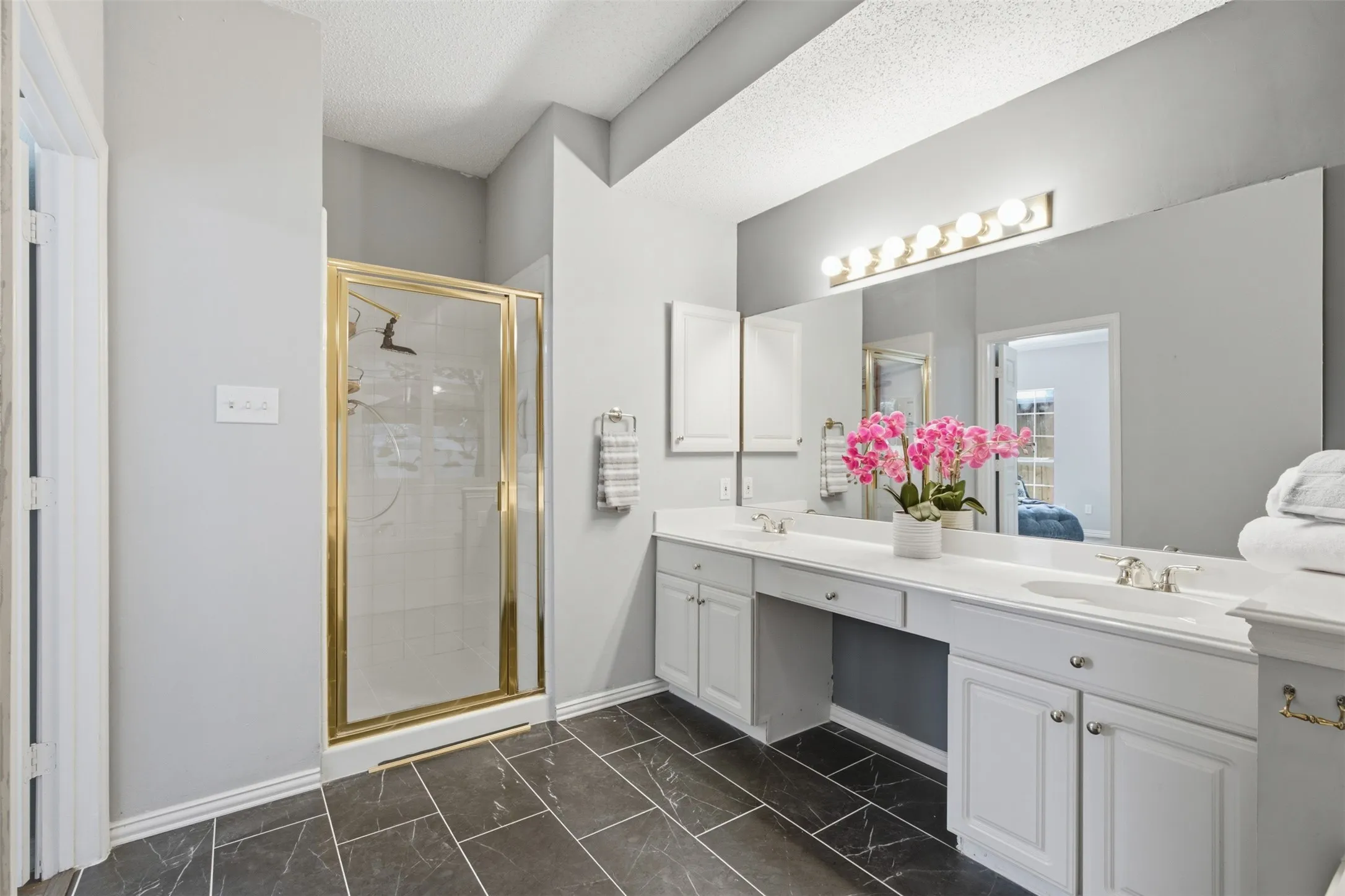 Single Family Residence For Sale in Dallas County , 14584 Blueberry Court, Addison, Texas 75001, 3 Bedroom, 3 Bathroom, 2 Garage spaces, 1,751 Sqft, built in 1994, mls#21317740, Real Estate Agent in Addison, Homes For Sale in Dallas county, Homes For Sale in Addison, Realtor in Addison Texas, Real Estate Brokerage Independent Realty Texas, Luminita Cordes Realtor