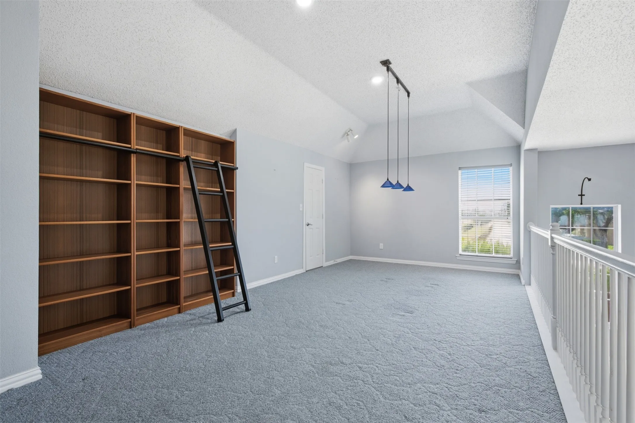 Single Family Residence For Sale in Dallas County , 14584 Blueberry Court, Addison, Texas 75001, 3 Bedroom, 3 Bathroom, 2 Garage spaces, 1,751 Sqft, built in 1994, mls#21317740, Real Estate Agent in Addison, Homes For Sale in Dallas county, Homes For Sale in Addison, Realtor in Addison Texas, Real Estate Brokerage Independent Realty Texas, Luminita Cordes Realtor