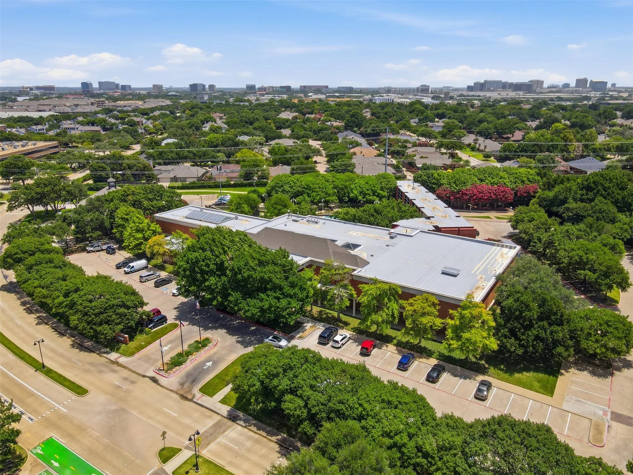 Single Family Residence For Sale in Dallas County , 14584 Blueberry Court, Addison, Texas 75001, 3 Bedroom, 3 Bathroom, 2 Garage spaces, 1,751 Sqft, built in 1994, mls#21317740, Real Estate Agent in Addison, Homes For Sale in Dallas county, Homes For Sale in Addison, Realtor in Addison Texas, Real Estate Brokerage Independent Realty Texas, Luminita Cordes Realtor