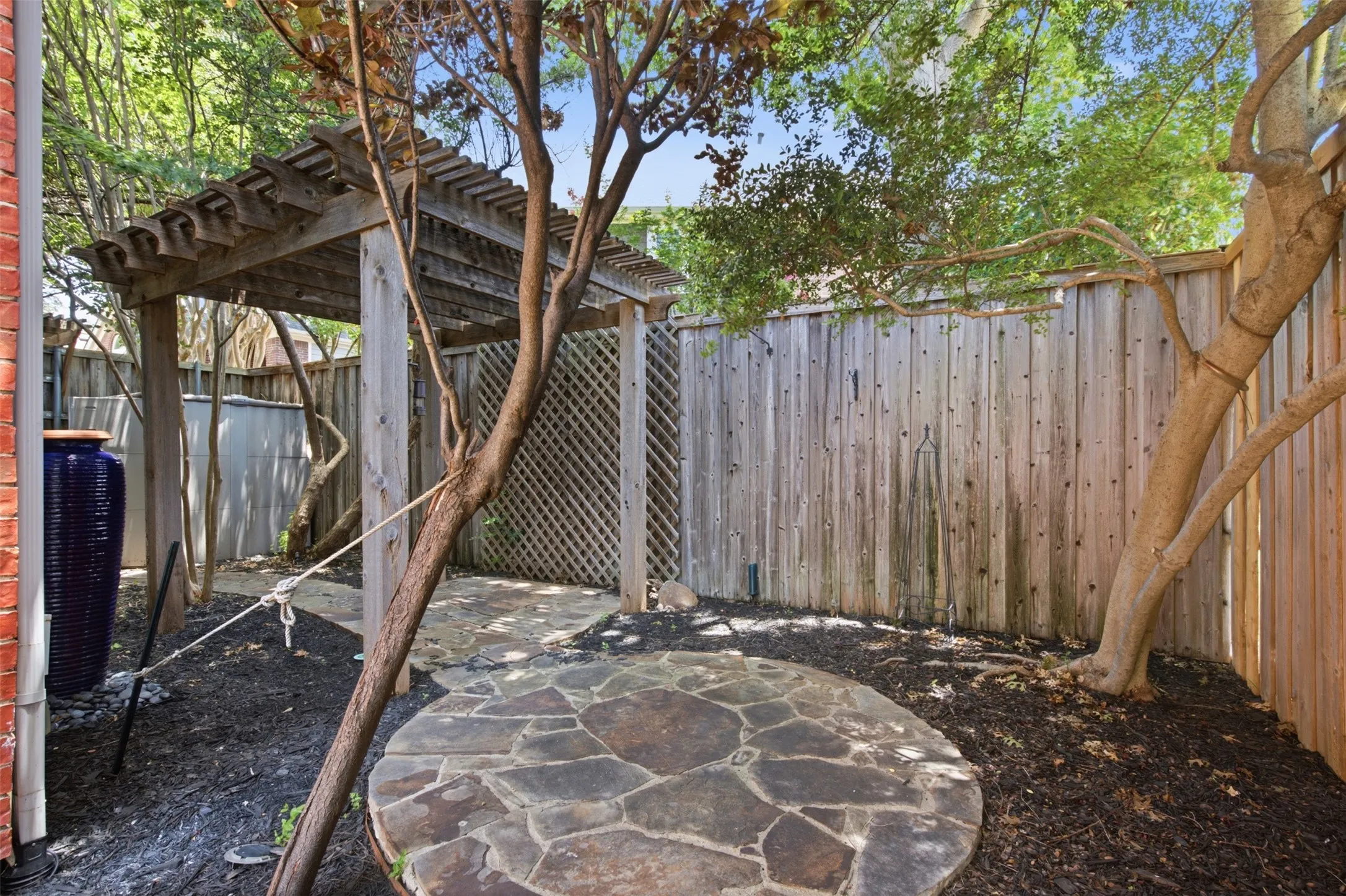 Single Family Residence For Sale in Dallas County , 14584 Blueberry Court, Addison, Texas 75001, 3 Bedroom, 3 Bathroom, 2 Garage spaces, 1,751 Sqft, built in 1994, mls#21317740, Real Estate Agent in Addison, Homes For Sale in Dallas county, Homes For Sale in Addison, Realtor in Addison Texas, Real Estate Brokerage Independent Realty Texas, Luminita Cordes Realtor