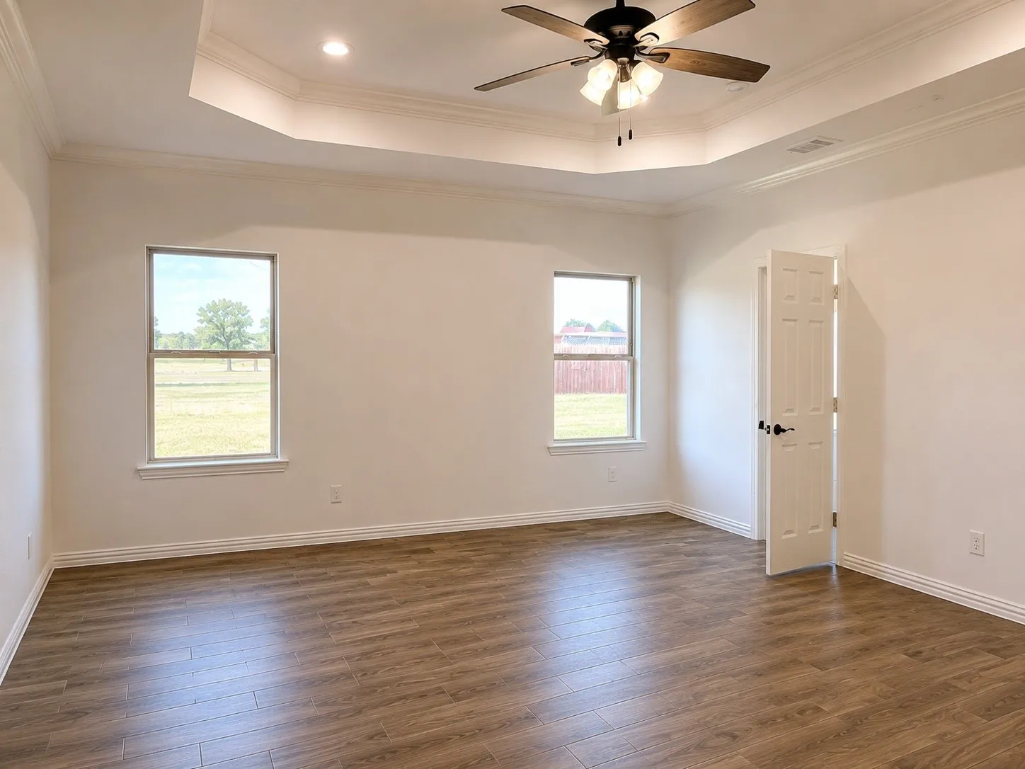 Tray ceiling with recessed lighting