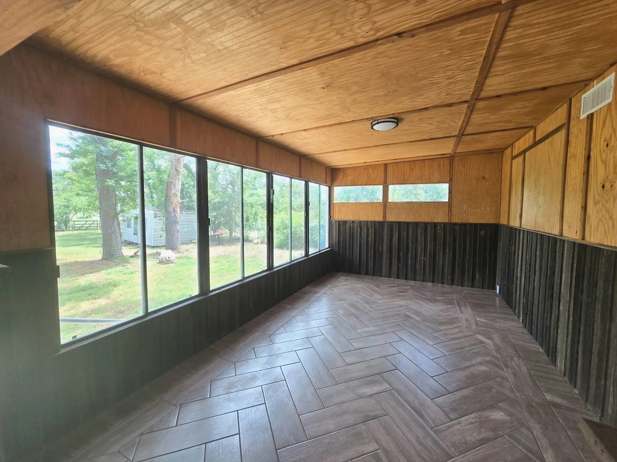 Single Family Residence For Sale in Johnson County , 404 W Hillcrest Street, Keene, Texas 76059, 4 Bedrooms, 3 Bathrooms, Garage spaces, 1,416 Sqft, built in 1958, Price $360,000, mls#21317759, Real Estate Agent in Keene, Homes For Sale in Johnson county, Homes For Sale in Keene, Realtor in Keene Texas, Real Estate Brokerage Independent Realty Texas, Luminita Cordes Realtor
