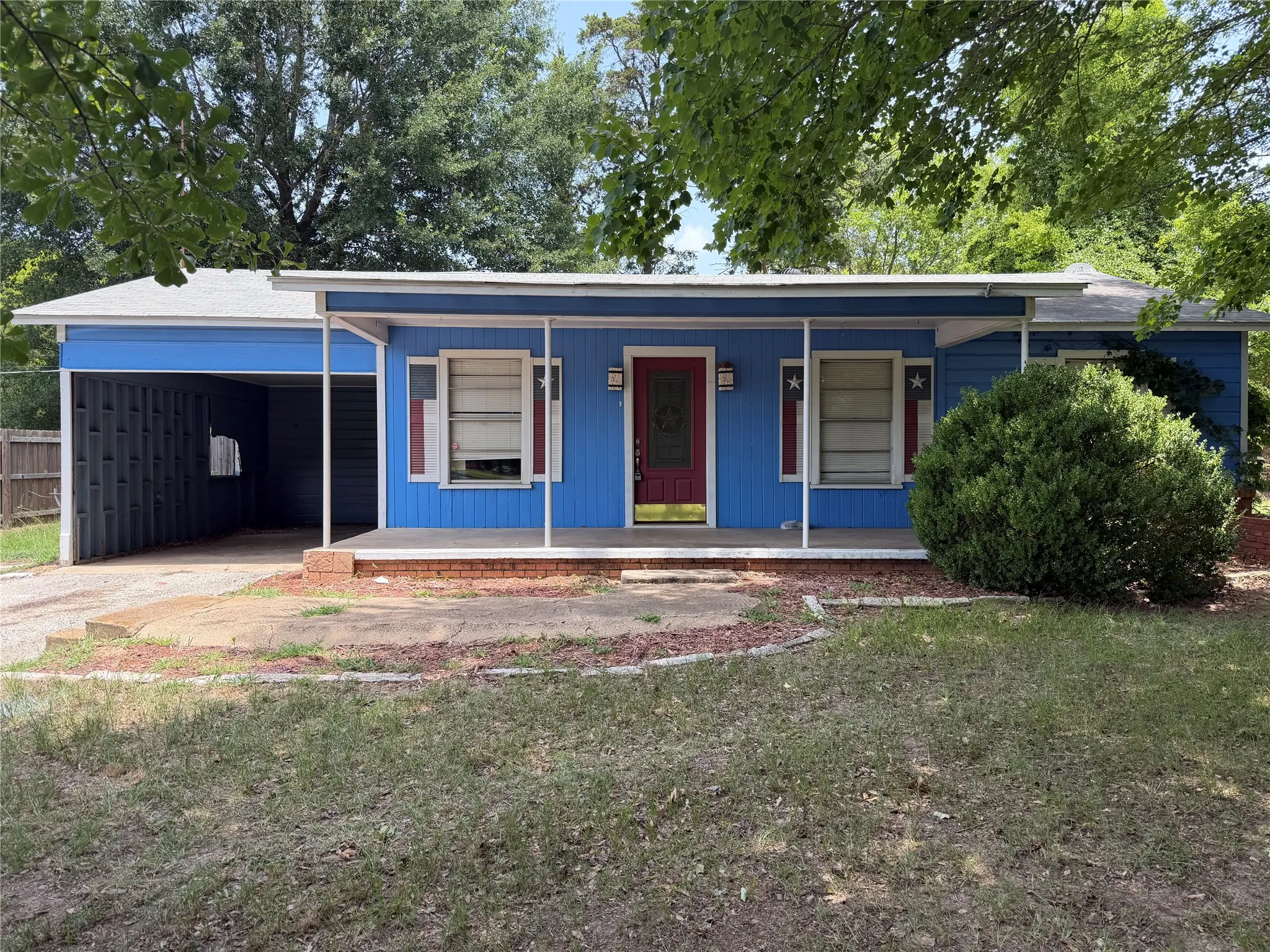 Single Family Residence For Sale in Gregg County , 305 E Pliler Precise Road, Longview, Texas 75605, 3 Bedroom, 2 Bathroom, Garage spaces, 1,296 Sqft, built in 1961, mls#21317761, Real Estate Agent in Longview, Homes For Sale in Gregg county, Homes For Sale in Longview, Realtor in Longview Texas, Real Estate Brokerage Independent Realty Texas, Luminita Cordes Realtor