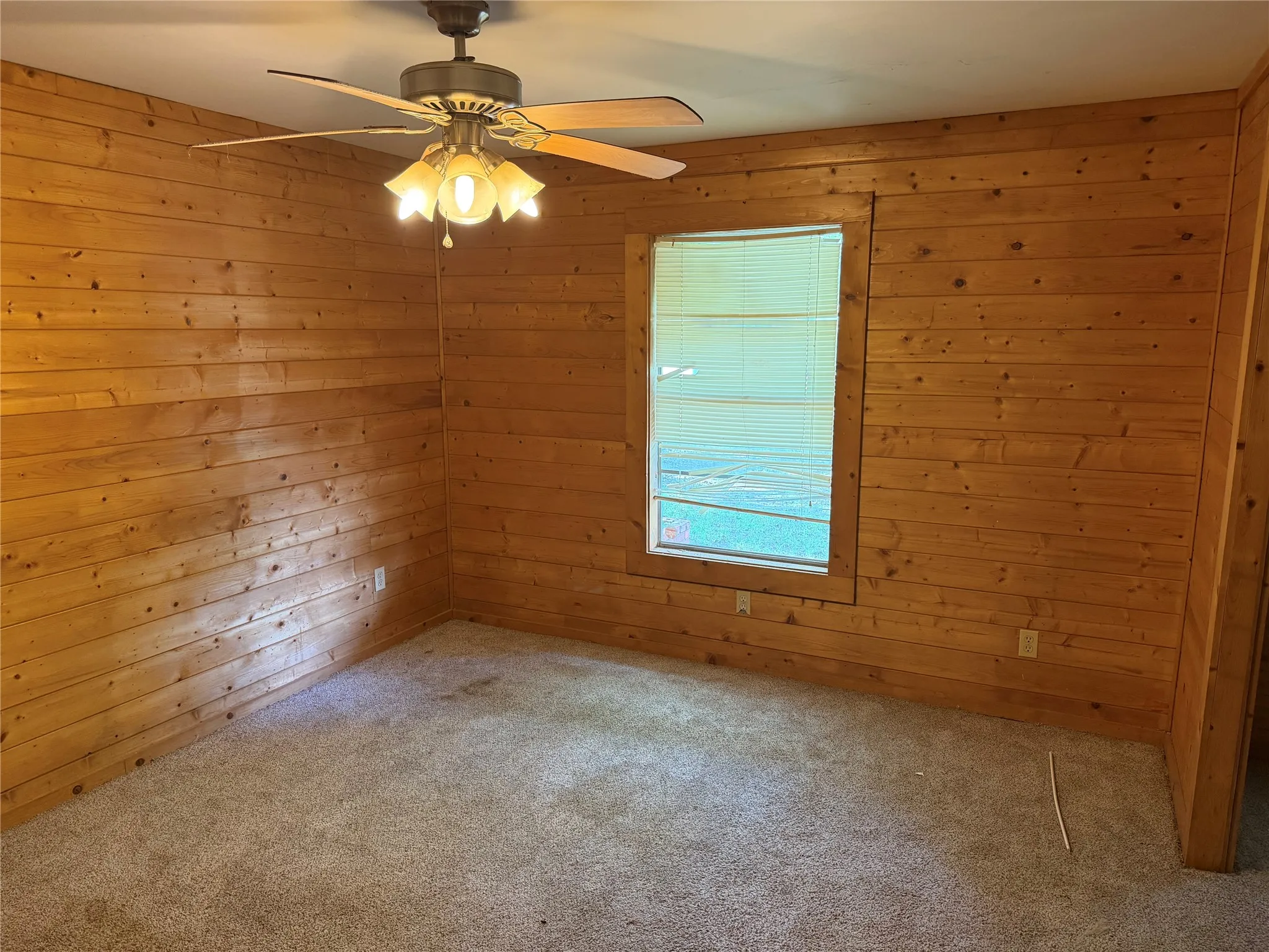 Single Family Residence For Sale in Gregg County , 305 E Pliler Precise Road, Longview, Texas 75605, 3 Bedroom, 2 Bathroom, Garage spaces, 1,296 Sqft, built in 1961, mls#21317761, Real Estate Agent in Longview, Homes For Sale in Gregg county, Homes For Sale in Longview, Realtor in Longview Texas, Real Estate Brokerage Independent Realty Texas, Luminita Cordes Realtor
