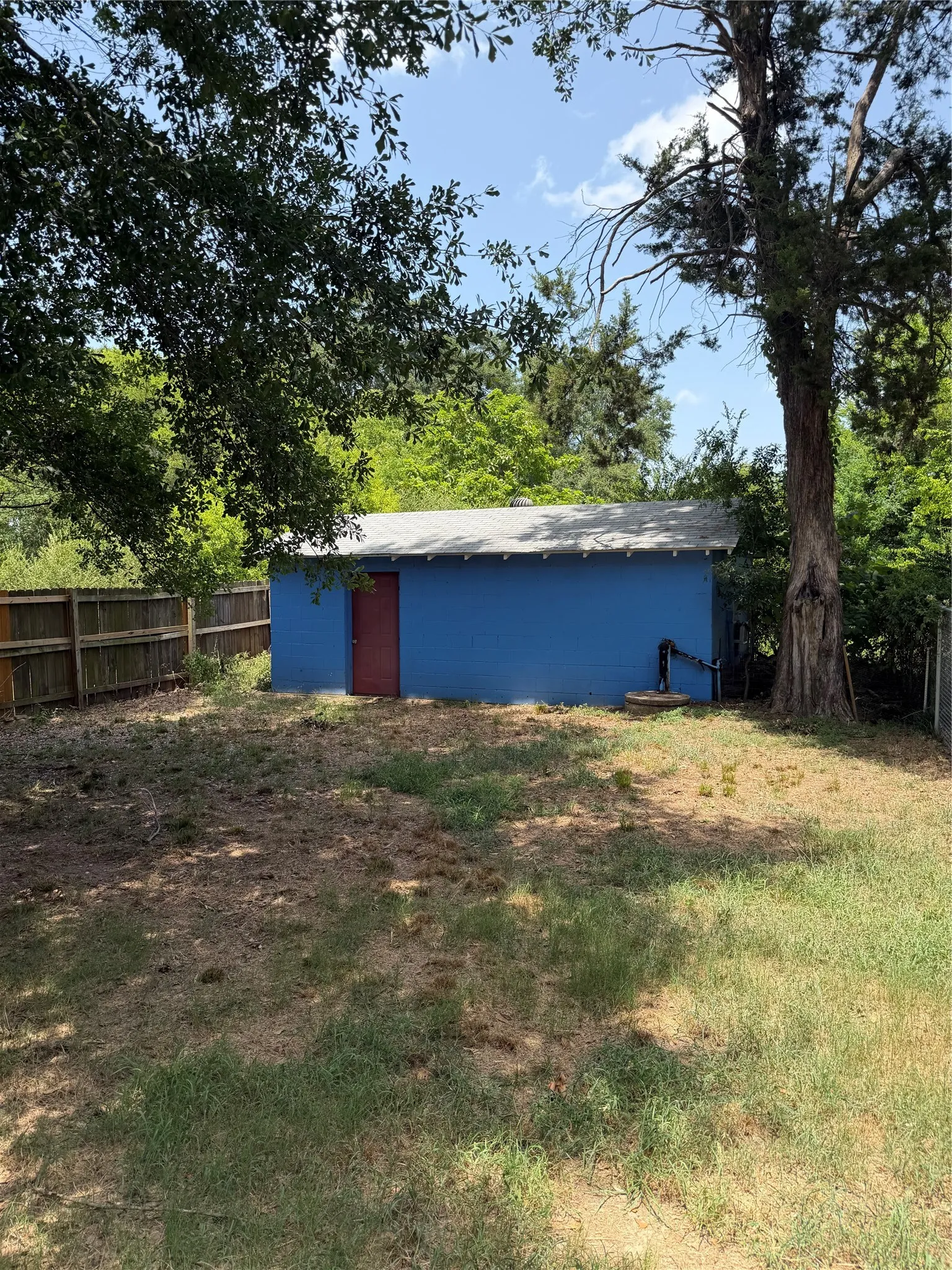 Single Family Residence For Sale in Gregg County , 305 E Pliler Precise Road, Longview, Texas 75605, 3 Bedroom, 2 Bathroom, Garage spaces, 1,296 Sqft, built in 1961, mls#21317761, Real Estate Agent in Longview, Homes For Sale in Gregg county, Homes For Sale in Longview, Realtor in Longview Texas, Real Estate Brokerage Independent Realty Texas, Luminita Cordes Realtor
