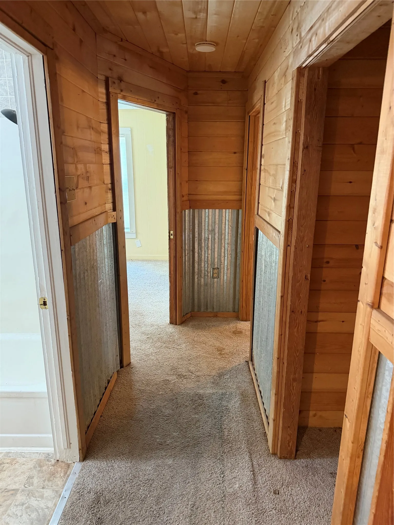 Single Family Residence For Sale in Gregg County , 305 E Pliler Precise Road, Longview, Texas 75605, 3 Bedroom, 2 Bathroom, Garage spaces, 1,296 Sqft, built in 1961, mls#21317761, Real Estate Agent in Longview, Homes For Sale in Gregg county, Homes For Sale in Longview, Realtor in Longview Texas, Real Estate Brokerage Independent Realty Texas, Luminita Cordes Realtor