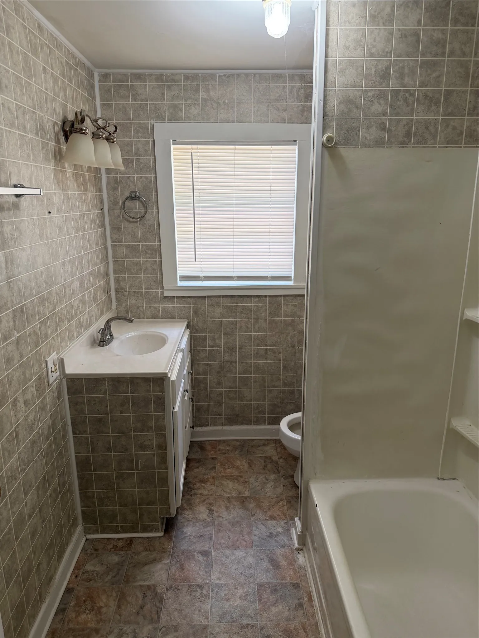 Single Family Residence For Sale in Gregg County , 305 E Pliler Precise Road, Longview, Texas 75605, 3 Bedroom, 2 Bathroom, Garage spaces, 1,296 Sqft, built in 1961, mls#21317761, Real Estate Agent in Longview, Homes For Sale in Gregg county, Homes For Sale in Longview, Realtor in Longview Texas, Real Estate Brokerage Independent Realty Texas, Luminita Cordes Realtor