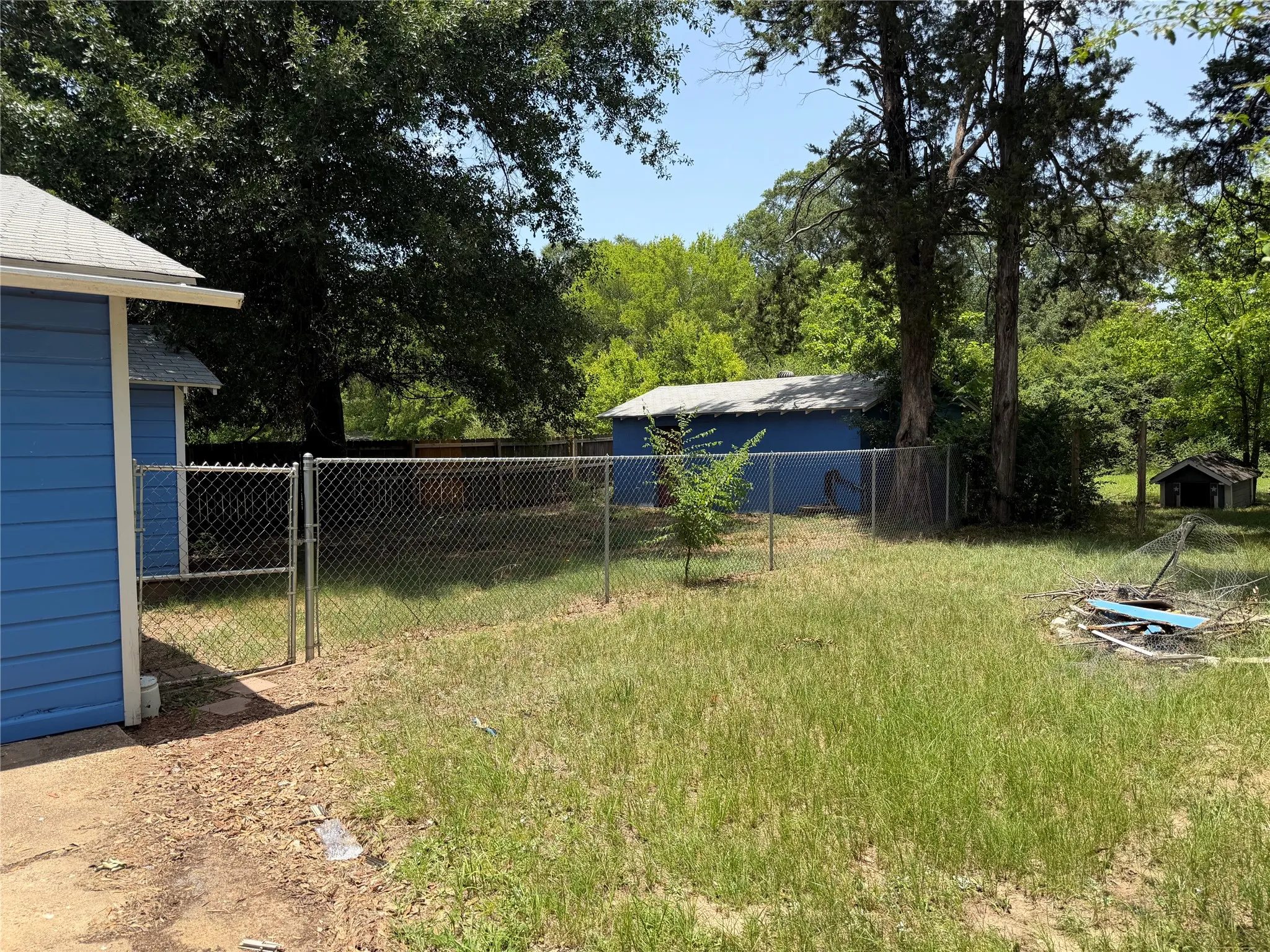 Single Family Residence For Sale in Gregg County , 305 E Pliler Precise Road, Longview, Texas 75605, 3 Bedroom, 2 Bathroom, Garage spaces, 1,296 Sqft, built in 1961, mls#21317761, Real Estate Agent in Longview, Homes For Sale in Gregg county, Homes For Sale in Longview, Realtor in Longview Texas, Real Estate Brokerage Independent Realty Texas, Luminita Cordes Realtor