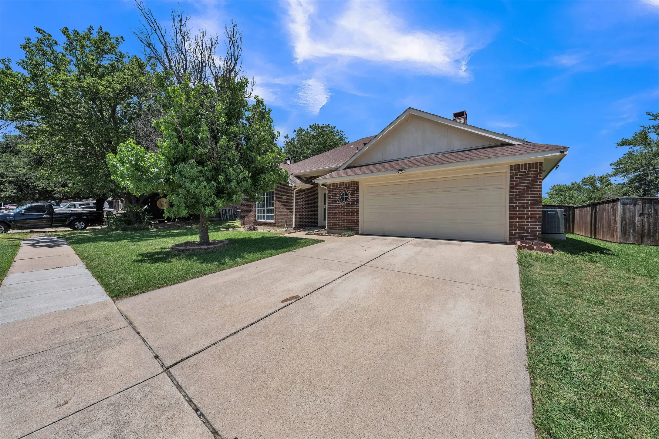 Single Family Residence For Sale in Tarrant County , 1409 Prentice Street, Arlington, Texas 76018, 3 Bedroom, 2 Bathroom, 2 Garage spaces, 1,719 Sqft, built in 1990, mls#21317734, Real Estate Agent in Arlington, Homes For Sale in Tarrant county, Homes For Sale in Arlington, Realtor in Arlington Texas, Real Estate Brokerage Independent Realty Texas, Luminita Cordes Realtor