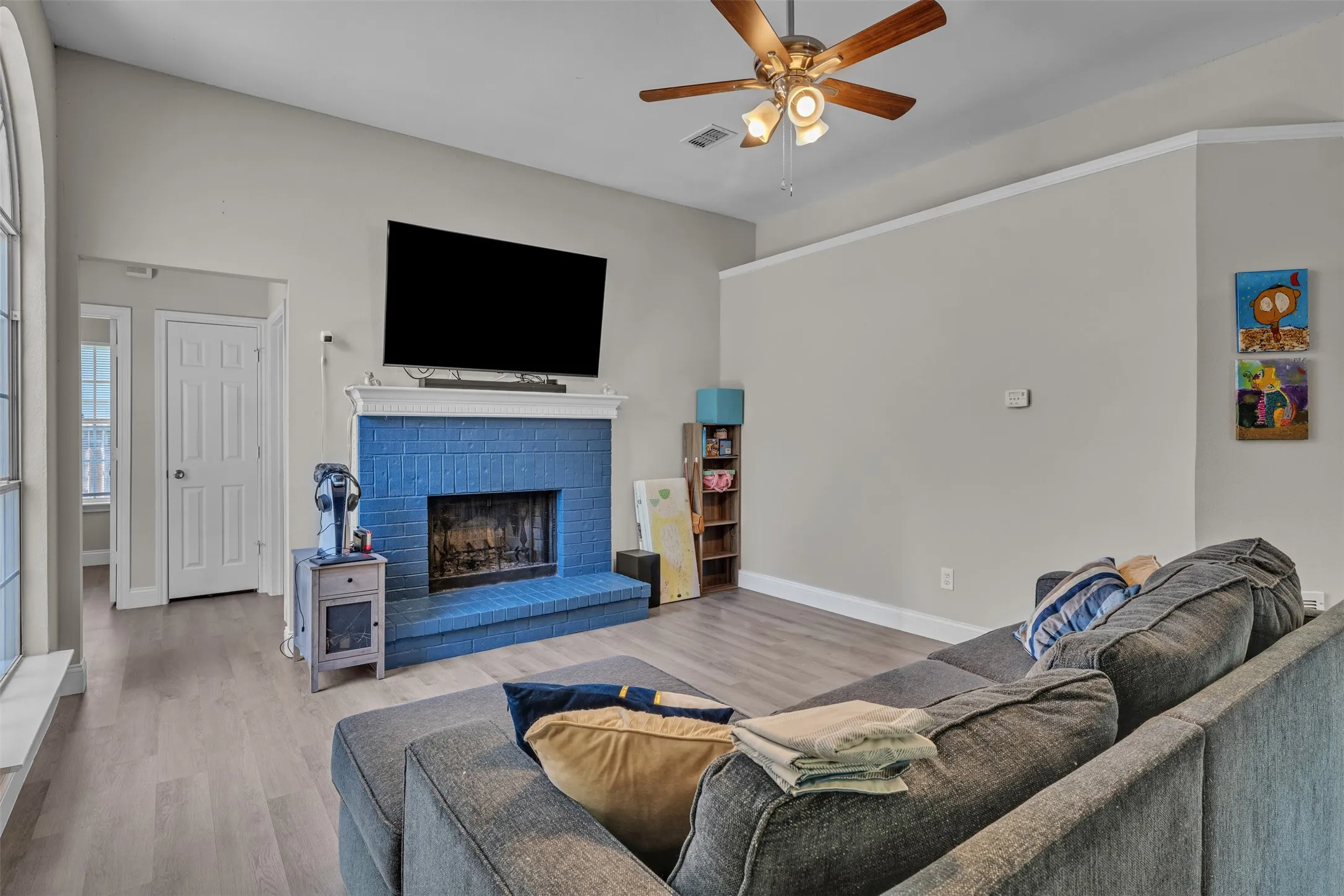 Single Family Residence For Sale in Tarrant County , 1409 Prentice Street, Arlington, Texas 76018, 3 Bedroom, 2 Bathroom, 2 Garage spaces, 1,719 Sqft, built in 1990, mls#21317734, Real Estate Agent in Arlington, Homes For Sale in Tarrant county, Homes For Sale in Arlington, Realtor in Arlington Texas, Real Estate Brokerage Independent Realty Texas, Luminita Cordes Realtor