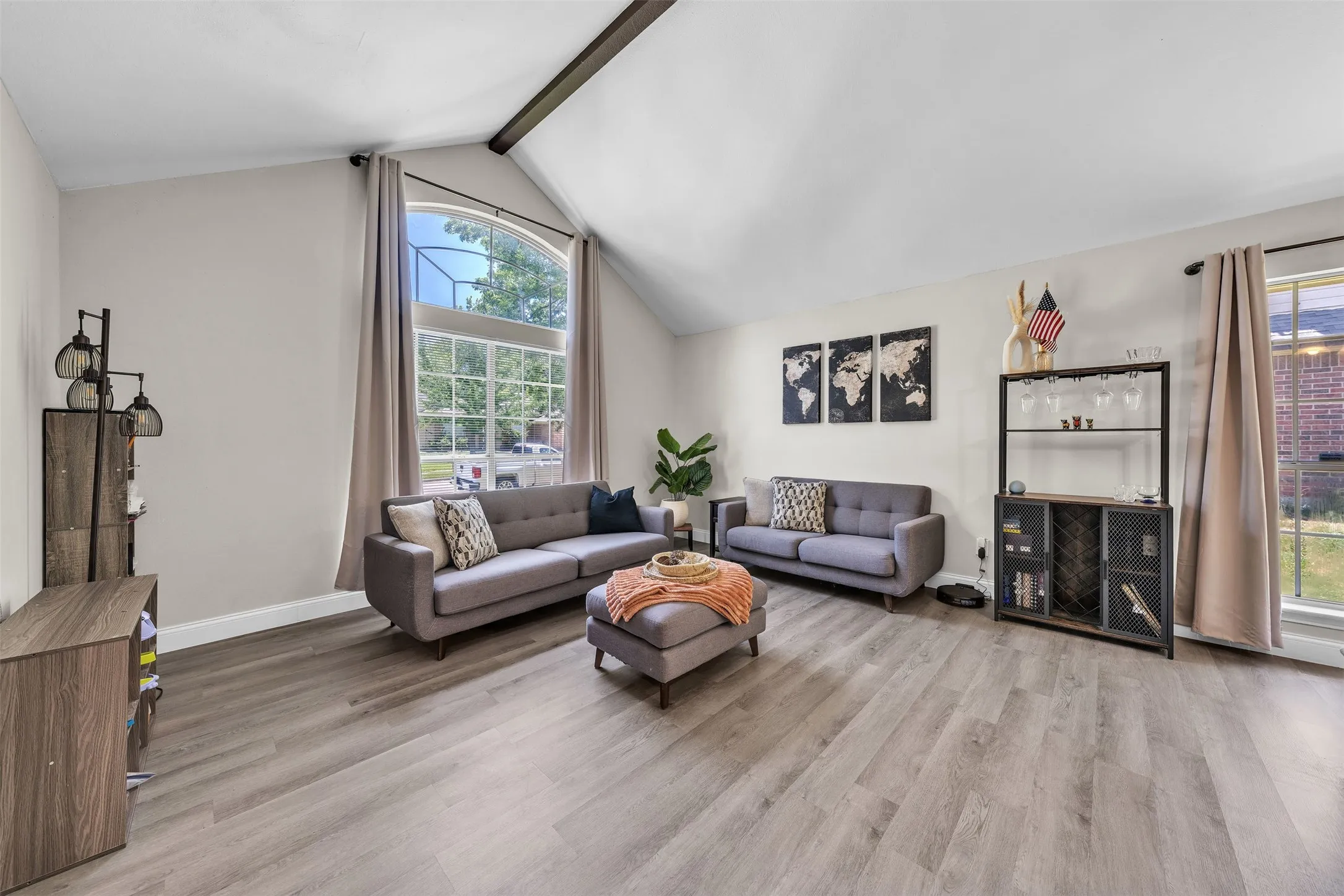 Single Family Residence For Sale in Tarrant County , 1409 Prentice Street, Arlington, Texas 76018, 3 Bedroom, 2 Bathroom, 2 Garage spaces, 1,719 Sqft, built in 1990, mls#21317734, Real Estate Agent in Arlington, Homes For Sale in Tarrant county, Homes For Sale in Arlington, Realtor in Arlington Texas, Real Estate Brokerage Independent Realty Texas, Luminita Cordes Realtor