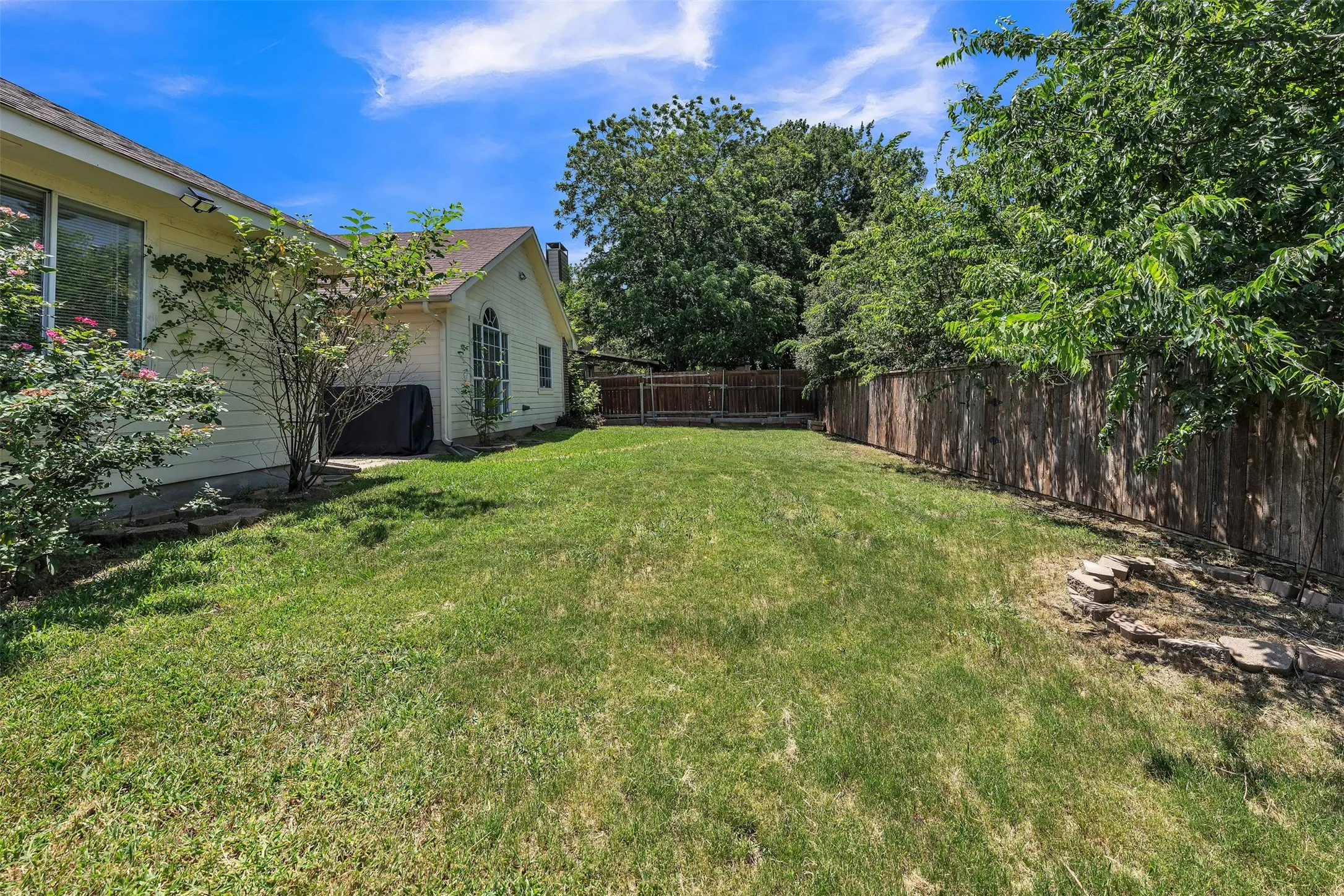 Single Family Residence For Sale in Tarrant County , 1409 Prentice Street, Arlington, Texas 76018, 3 Bedroom, 2 Bathroom, 2 Garage spaces, 1,719 Sqft, built in 1990, mls#21317734, Real Estate Agent in Arlington, Homes For Sale in Tarrant county, Homes For Sale in Arlington, Realtor in Arlington Texas, Real Estate Brokerage Independent Realty Texas, Luminita Cordes Realtor