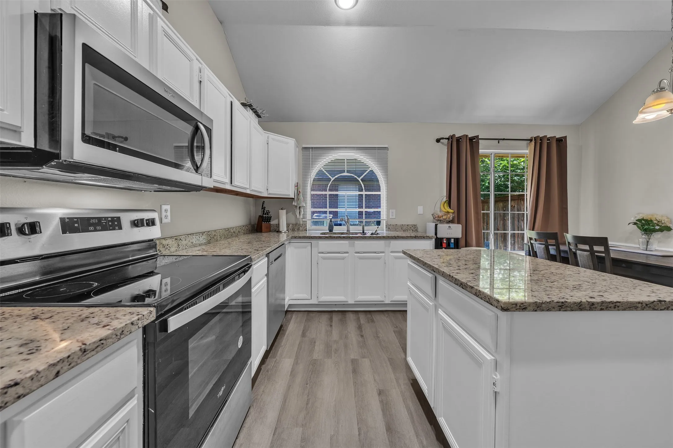 Single Family Residence For Sale in Tarrant County , 1409 Prentice Street, Arlington, Texas 76018, 3 Bedroom, 2 Bathroom, 2 Garage spaces, 1,719 Sqft, built in 1990, mls#21317734, Real Estate Agent in Arlington, Homes For Sale in Tarrant county, Homes For Sale in Arlington, Realtor in Arlington Texas, Real Estate Brokerage Independent Realty Texas, Luminita Cordes Realtor