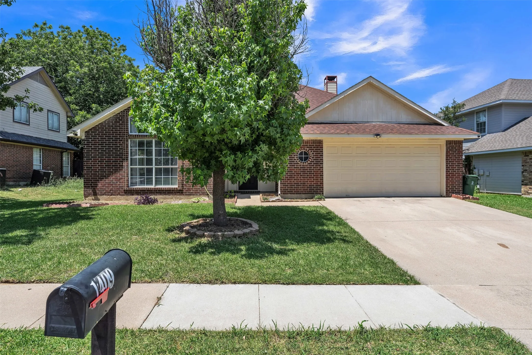 Single Family Residence For Sale in Tarrant County , 1409 Prentice Street, Arlington, Texas 76018, 3 Bedroom, 2 Bathroom, 2 Garage spaces, 1,719 Sqft, built in 1990, mls#21317734, Real Estate Agent in Arlington, Homes For Sale in Tarrant county, Homes For Sale in Arlington, Realtor in Arlington Texas, Real Estate Brokerage Independent Realty Texas, Luminita Cordes Realtor