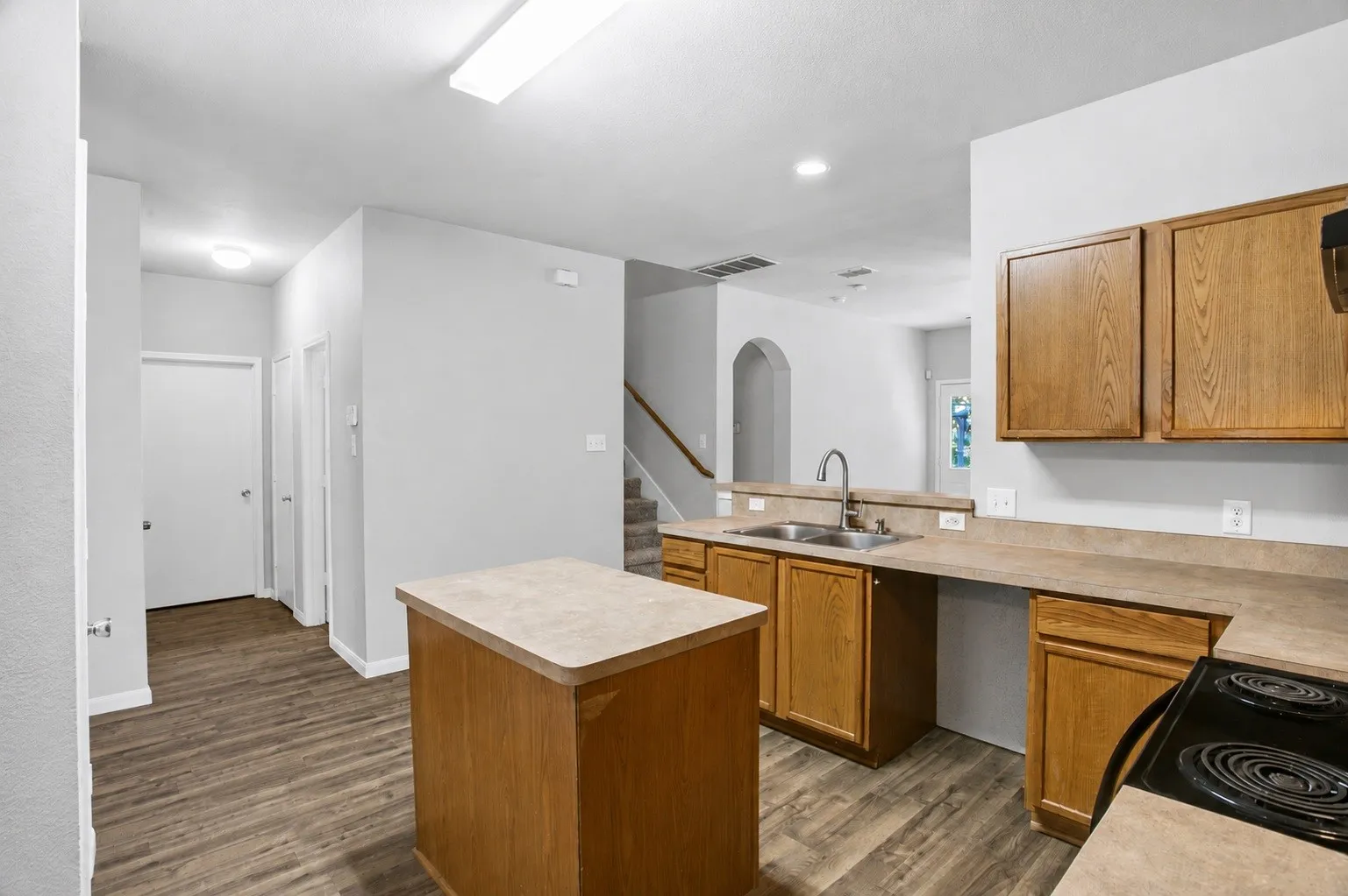 Single Family Residence For Sale in Dallas County , 1769 Ironworks Drive, Dallas, Texas 75253, 4 Bedroom, 3 Bathroom, 2 Garage spaces, 2,076 Sqft, built in 2006, mls#21286821, Real Estate Agent in Dallas, Homes For Sale in Dallas county, Homes For Sale in Dallas, Realtor in Dallas Texas, Real Estate Brokerage Independent Realty Texas, Luminita Cordes Realtor