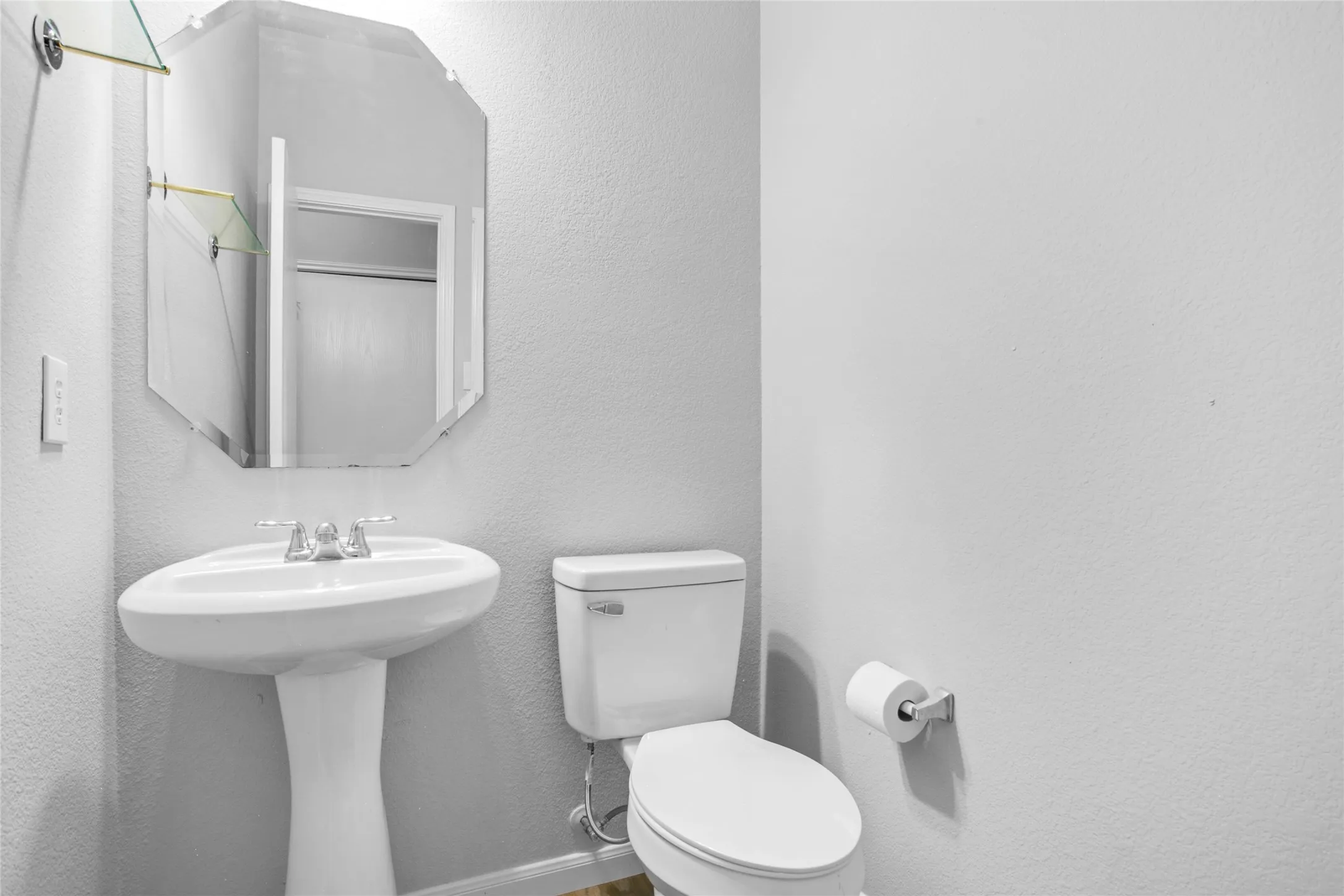 Single Family Residence For Sale in Dallas County , 1769 Ironworks Drive, Dallas, Texas 75253, 4 Bedroom, 3 Bathroom, 2 Garage spaces, 2,076 Sqft, built in 2006, mls#21286821, Real Estate Agent in Dallas, Homes For Sale in Dallas county, Homes For Sale in Dallas, Realtor in Dallas Texas, Real Estate Brokerage Independent Realty Texas, Luminita Cordes Realtor