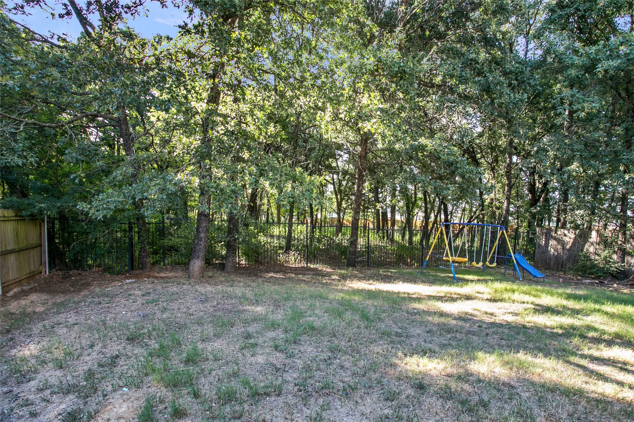 Single Family Residence For Sale in Dallas County , 1769 Ironworks Drive, Dallas, Texas 75253, 4 Bedroom, 3 Bathroom, 2 Garage spaces, 2,076 Sqft, built in 2006, mls#21286821, Real Estate Agent in Dallas, Homes For Sale in Dallas county, Homes For Sale in Dallas, Realtor in Dallas Texas, Real Estate Brokerage Independent Realty Texas, Luminita Cordes Realtor