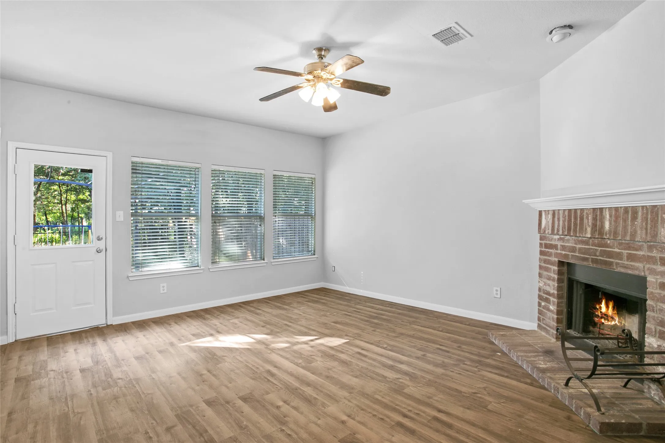Single Family Residence For Sale in Dallas County , 1769 Ironworks Drive, Dallas, Texas 75253, 4 Bedroom, 3 Bathroom, 2 Garage spaces, 2,076 Sqft, built in 2006, mls#21286821, Real Estate Agent in Dallas, Homes For Sale in Dallas county, Homes For Sale in Dallas, Realtor in Dallas Texas, Real Estate Brokerage Independent Realty Texas, Luminita Cordes Realtor