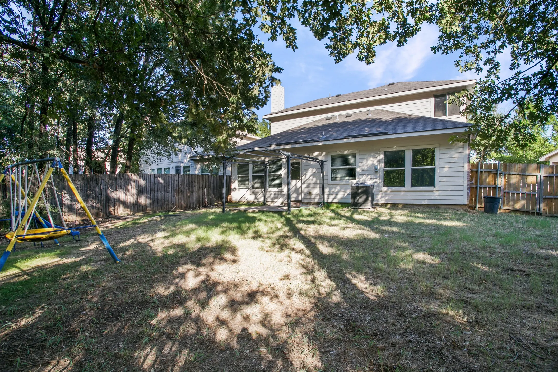 Single Family Residence For Sale in Dallas County , 1769 Ironworks Drive, Dallas, Texas 75253, 4 Bedroom, 3 Bathroom, 2 Garage spaces, 2,076 Sqft, built in 2006, mls#21286821, Real Estate Agent in Dallas, Homes For Sale in Dallas county, Homes For Sale in Dallas, Realtor in Dallas Texas, Real Estate Brokerage Independent Realty Texas, Luminita Cordes Realtor