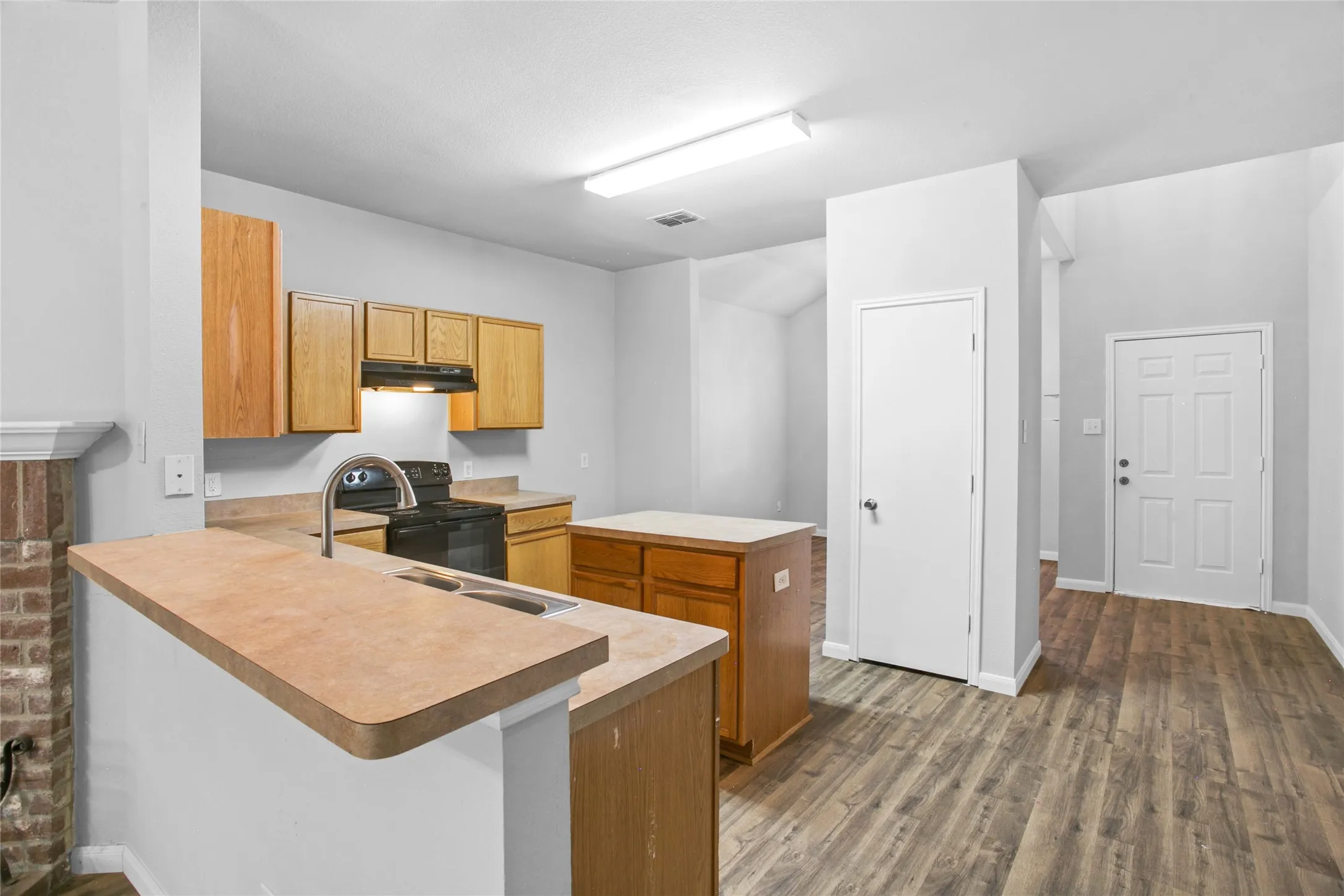 Single Family Residence For Sale in Dallas County , 1769 Ironworks Drive, Dallas, Texas 75253, 4 Bedroom, 3 Bathroom, 2 Garage spaces, 2,076 Sqft, built in 2006, mls#21286821, Real Estate Agent in Dallas, Homes For Sale in Dallas county, Homes For Sale in Dallas, Realtor in Dallas Texas, Real Estate Brokerage Independent Realty Texas, Luminita Cordes Realtor