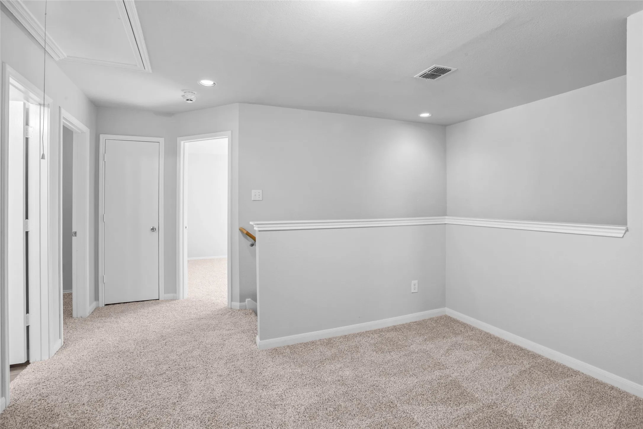 Single Family Residence For Sale in Dallas County , 1769 Ironworks Drive, Dallas, Texas 75253, 4 Bedroom, 3 Bathroom, 2 Garage spaces, 2,076 Sqft, built in 2006, mls#21286821, Real Estate Agent in Dallas, Homes For Sale in Dallas county, Homes For Sale in Dallas, Realtor in Dallas Texas, Real Estate Brokerage Independent Realty Texas, Luminita Cordes Realtor