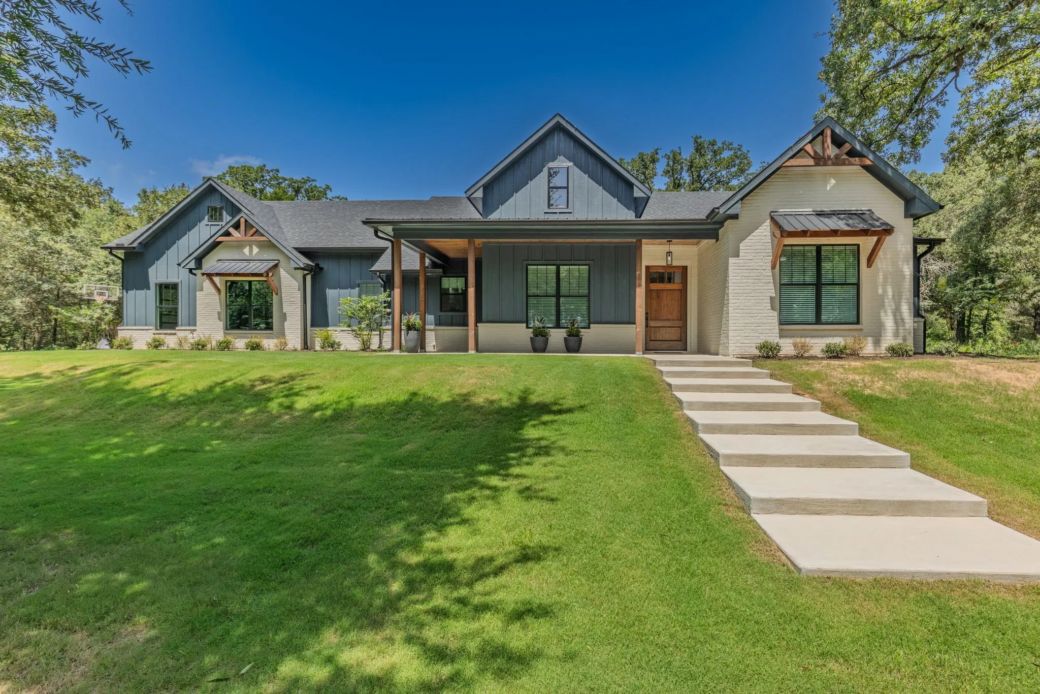 Single Family Residence For Sale in Hopkins County , 548 County Road 3503, Sulphur Springs, Texas 75482, 4 Bedroom, 4 Bathroom, 2 Garage spaces, 2,990 Sqft, built in 2023, mls#21316708, Real Estate Agent in Sulphur Springs, Homes For Sale in Hopkins county, Homes For Sale in Sulphur Springs, Realtor in Sulphur Springs Texas, Real Estate Brokerage Independent Realty Texas, Luminita Cordes Realtor
