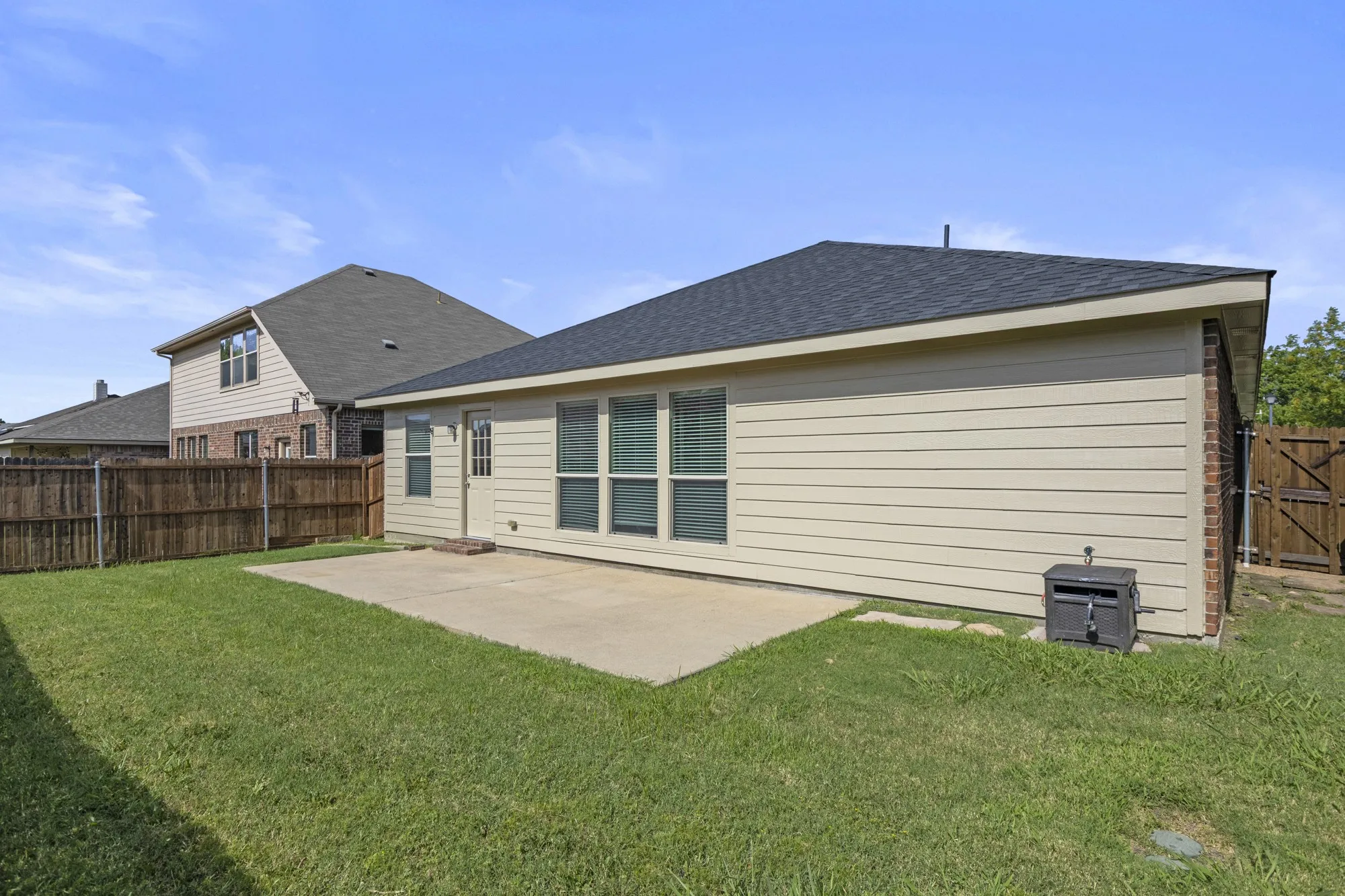 Single Family Residence For Sale in Collin County , 2041 Shady Glen Trail, Princeton, Texas 75407, 3 Bedroom, 2 Bathroom, 2 Garage spaces, 1,676 Sqft, built in 2012, mls#21316770, Real Estate Agent in Princeton, Homes For Sale in Collin county, Homes For Sale in Princeton, Realtor in Princeton Texas, Real Estate Brokerage Independent Realty Texas, Luminita Cordes Realtor