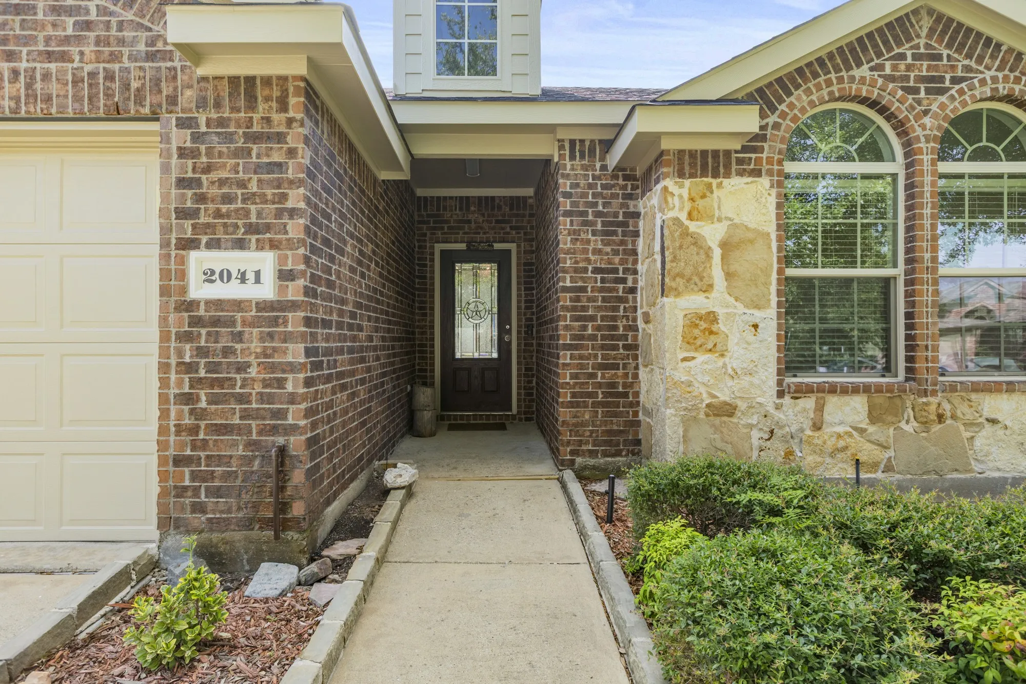 Single Family Residence For Sale in Collin County , 2041 Shady Glen Trail, Princeton, Texas 75407, 3 Bedroom, 2 Bathroom, 2 Garage spaces, 1,676 Sqft, built in 2012, mls#21316770, Real Estate Agent in Princeton, Homes For Sale in Collin county, Homes For Sale in Princeton, Realtor in Princeton Texas, Real Estate Brokerage Independent Realty Texas, Luminita Cordes Realtor