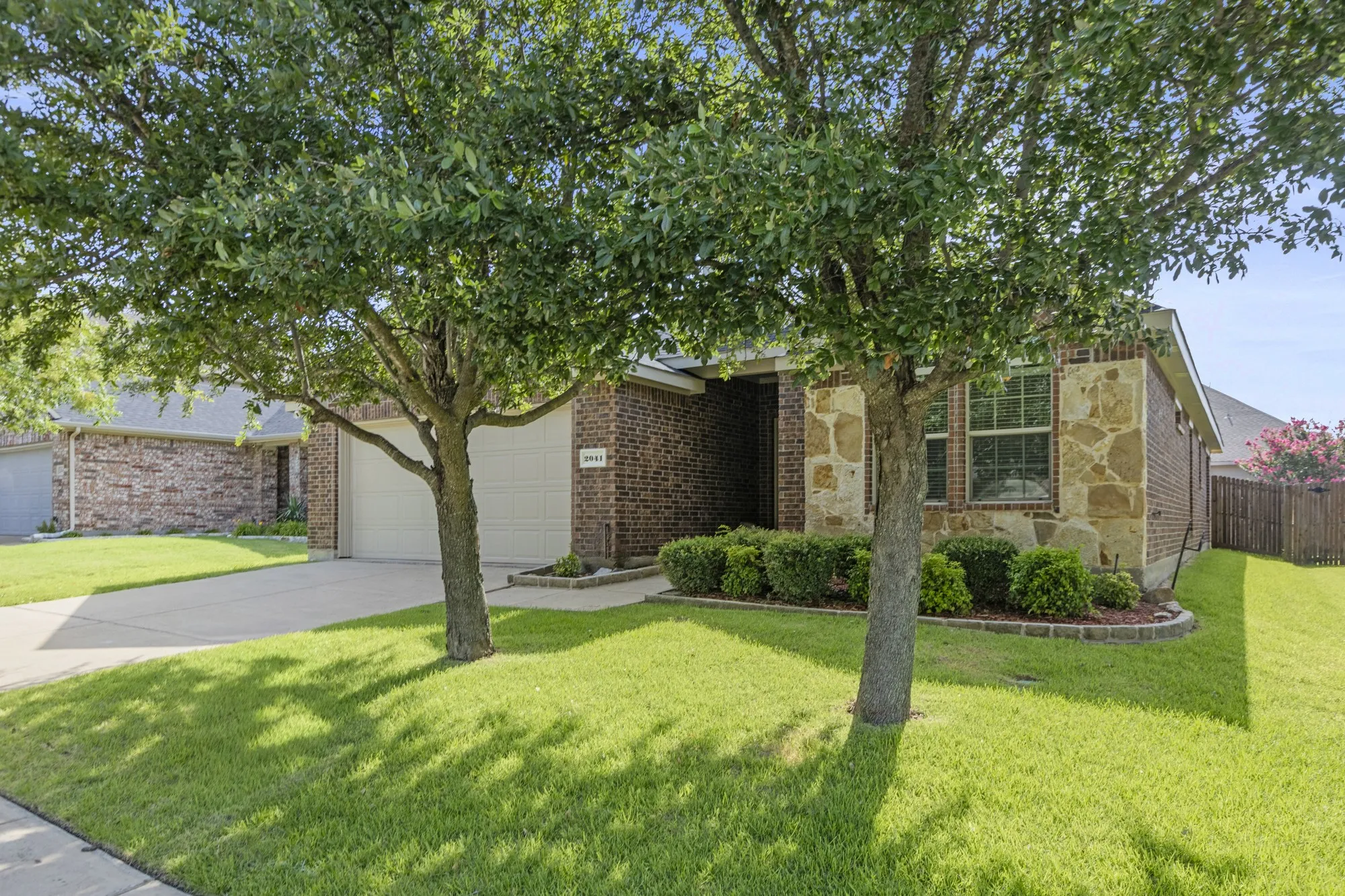 Single Family Residence For Sale in Collin County , 2041 Shady Glen Trail, Princeton, Texas 75407, 3 Bedroom, 2 Bathroom, 2 Garage spaces, 1,676 Sqft, built in 2012, mls#21316770, Real Estate Agent in Princeton, Homes For Sale in Collin county, Homes For Sale in Princeton, Realtor in Princeton Texas, Real Estate Brokerage Independent Realty Texas, Luminita Cordes Realtor
