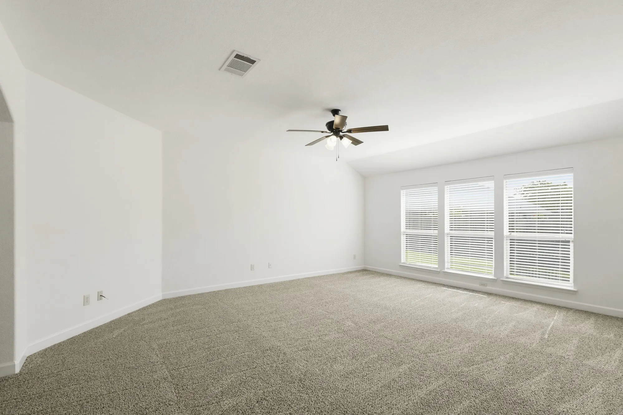 Single Family Residence For Sale in Collin County , 2041 Shady Glen Trail, Princeton, Texas 75407, 3 Bedroom, 2 Bathroom, 2 Garage spaces, 1,676 Sqft, built in 2012, mls#21316770, Real Estate Agent in Princeton, Homes For Sale in Collin county, Homes For Sale in Princeton, Realtor in Princeton Texas, Real Estate Brokerage Independent Realty Texas, Luminita Cordes Realtor