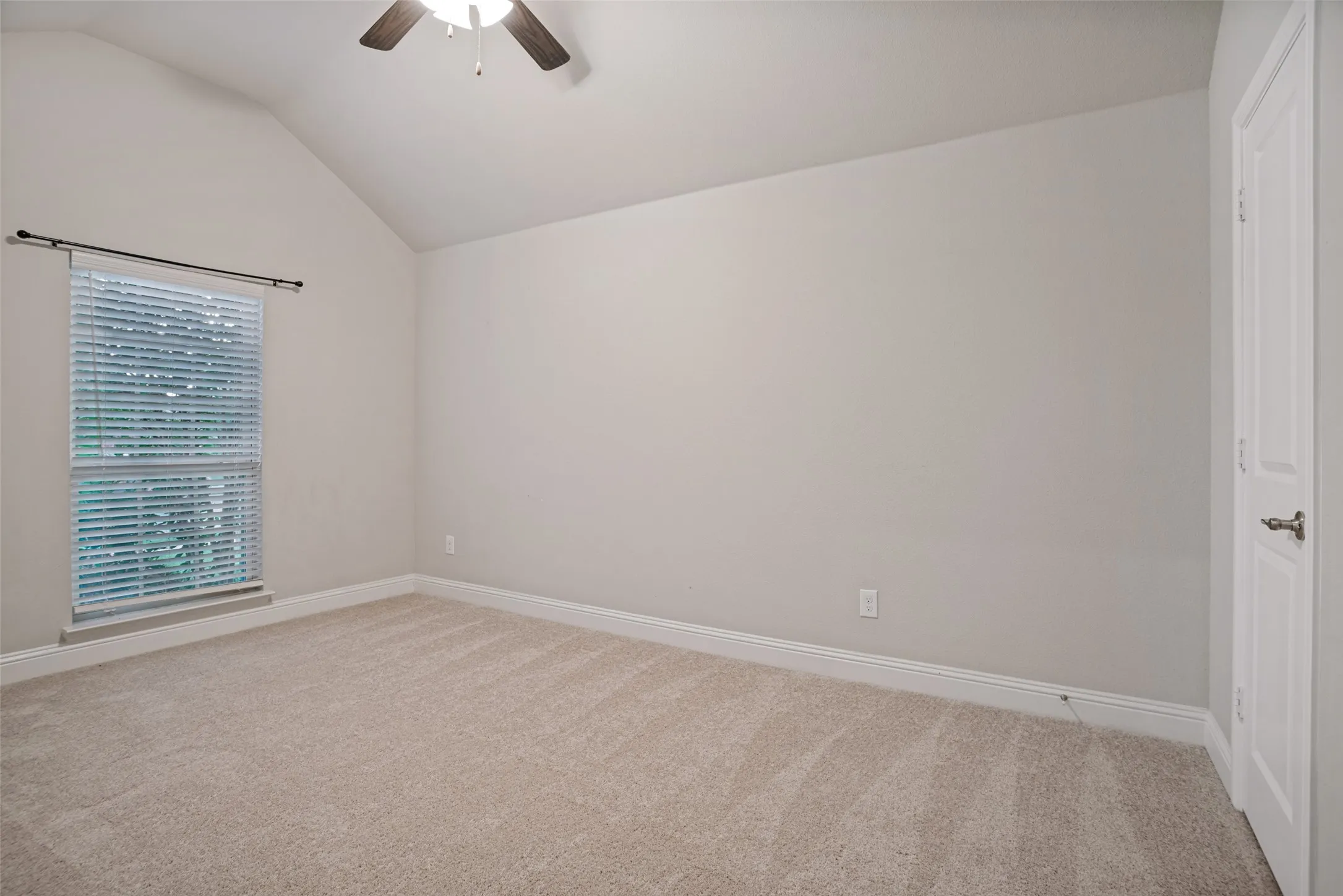 Single Family Residence For Rent in Collin County , 3406 Herron Drive, Melissa, Texas 75454, 4 Bedroom, 2 Bathroom, 2 Garage spaces, 2,203 Sqft, built in 2018, mls#21315994, Real Estate Agent in Melissa, Homes For Rent in Collin county, Homes For Rent in Melissa, Realtor in Melissa Texas, Real Estate Brokerage Independent Realty Texas, Luminita Cordes Realtor