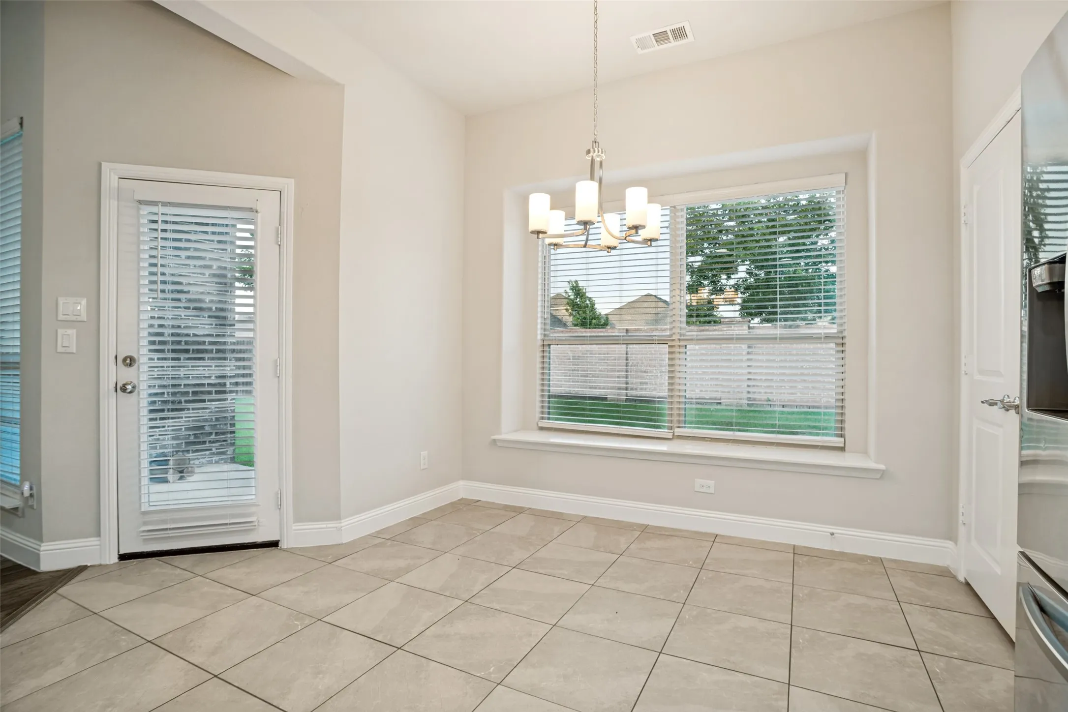 Single Family Residence For Rent in Collin County , 3406 Herron Drive, Melissa, Texas 75454, 4 Bedroom, 2 Bathroom, 2 Garage spaces, 2,203 Sqft, built in 2018, mls#21315994, Real Estate Agent in Melissa, Homes For Rent in Collin county, Homes For Rent in Melissa, Realtor in Melissa Texas, Real Estate Brokerage Independent Realty Texas, Luminita Cordes Realtor