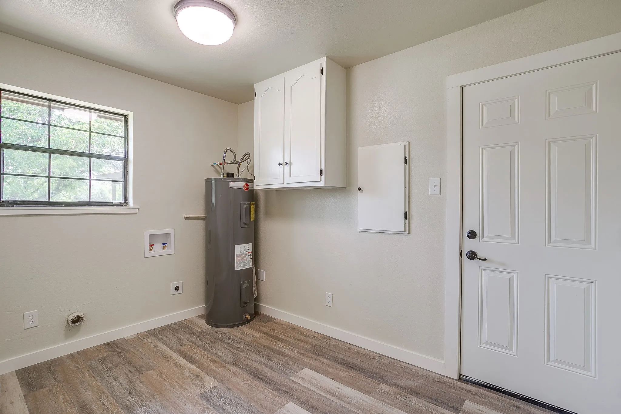 Single Family Residence For Sale in Somervell County , 1009 Abbie Lane, Glen Rose, Texas 76043, 3 Bedrooms, 2 Bathrooms, 2 Garage spaces, 2,316 Sqft, built in 1977, Price $370,000, mls#21317645, Real Estate Agent in Glen Rose, Homes For Sale in Somervell county, Homes For Sale in Glen Rose, Realtor in Glen Rose Texas, Real Estate Brokerage Independent Realty Texas, Luminita Cordes Realtor