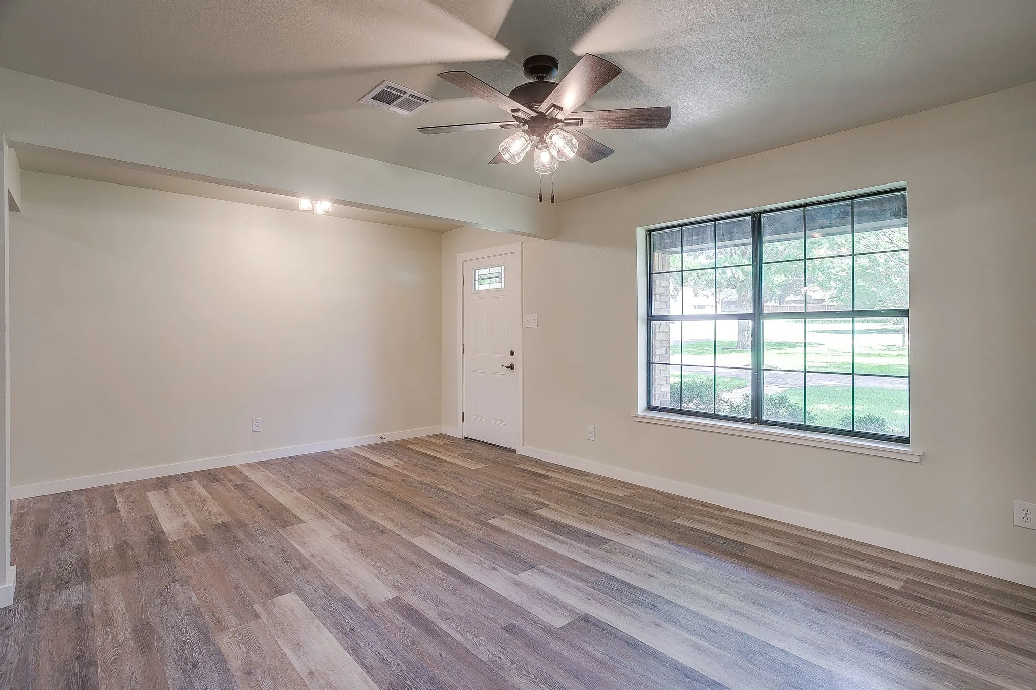 Single Family Residence For Sale in Somervell County , 1009 Abbie Lane, Glen Rose, Texas 76043, 3 Bedrooms, 2 Bathrooms, 2 Garage spaces, 2,316 Sqft, built in 1977, Price $370,000, mls#21317645, Real Estate Agent in Glen Rose, Homes For Sale in Somervell county, Homes For Sale in Glen Rose, Realtor in Glen Rose Texas, Real Estate Brokerage Independent Realty Texas, Luminita Cordes Realtor