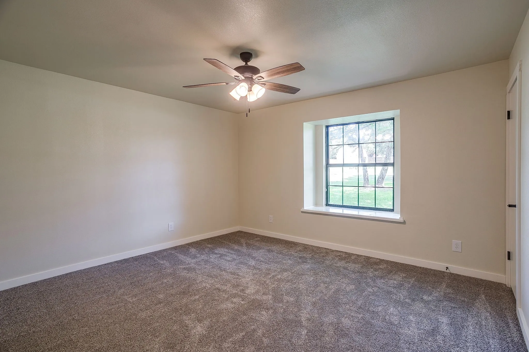 Single Family Residence For Sale in Somervell County , 1009 Abbie Lane, Glen Rose, Texas 76043, 3 Bedrooms, 2 Bathrooms, 2 Garage spaces, 2,316 Sqft, built in 1977, Price $370,000, mls#21317645, Real Estate Agent in Glen Rose, Homes For Sale in Somervell county, Homes For Sale in Glen Rose, Realtor in Glen Rose Texas, Real Estate Brokerage Independent Realty Texas, Luminita Cordes Realtor