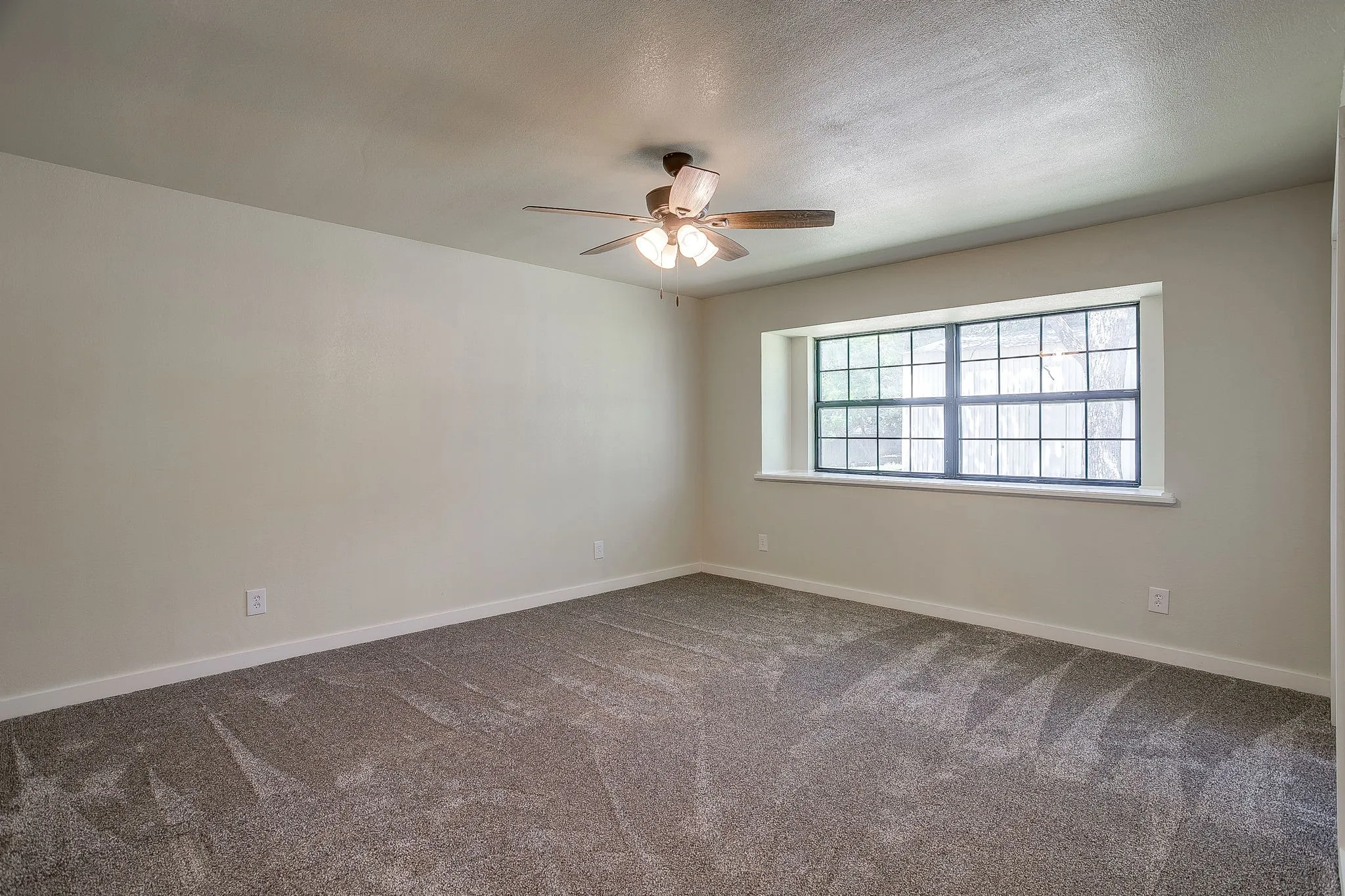 Single Family Residence For Sale in Somervell County , 1009 Abbie Lane, Glen Rose, Texas 76043, 3 Bedrooms, 2 Bathrooms, 2 Garage spaces, 2,316 Sqft, built in 1977, Price $370,000, mls#21317645, Real Estate Agent in Glen Rose, Homes For Sale in Somervell county, Homes For Sale in Glen Rose, Realtor in Glen Rose Texas, Real Estate Brokerage Independent Realty Texas, Luminita Cordes Realtor
