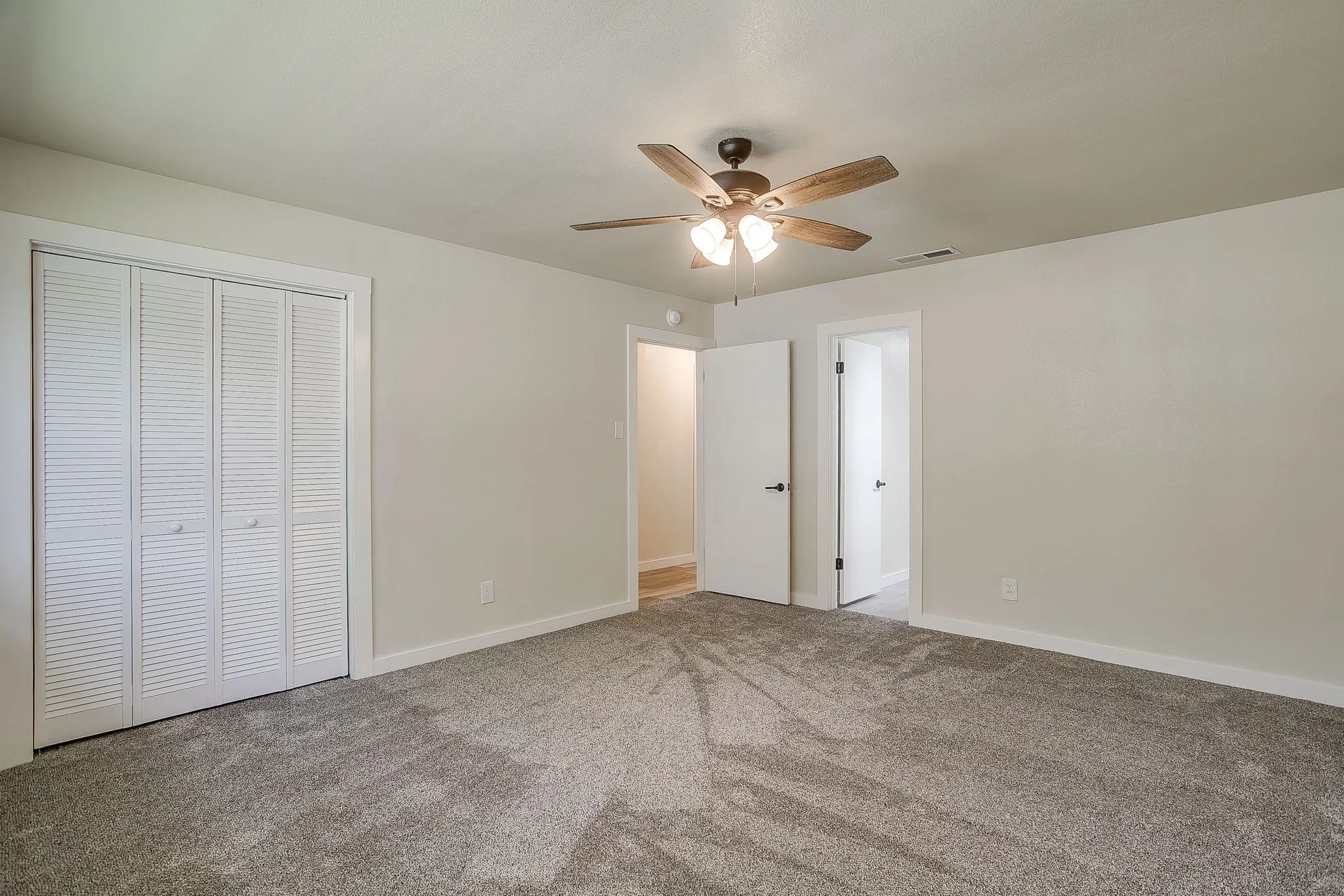 Single Family Residence For Sale in Somervell County , 1009 Abbie Lane, Glen Rose, Texas 76043, 3 Bedrooms, 2 Bathrooms, 2 Garage spaces, 2,316 Sqft, built in 1977, Price $370,000, mls#21317645, Real Estate Agent in Glen Rose, Homes For Sale in Somervell county, Homes For Sale in Glen Rose, Realtor in Glen Rose Texas, Real Estate Brokerage Independent Realty Texas, Luminita Cordes Realtor