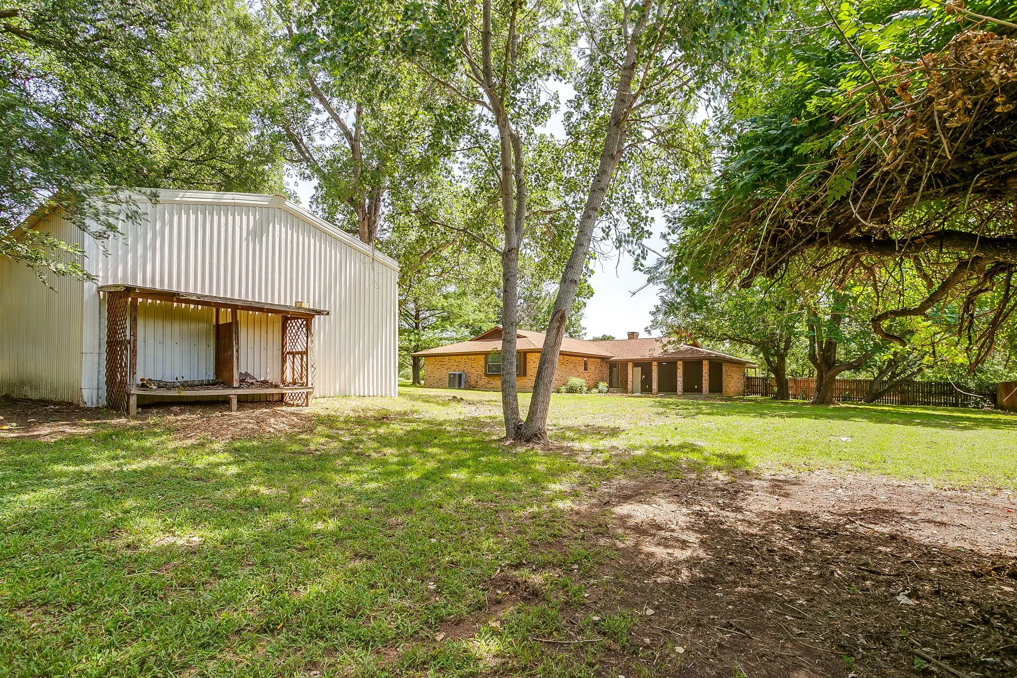 Single Family Residence For Sale in Somervell County , 1009 Abbie Lane, Glen Rose, Texas 76043, 3 Bedrooms, 2 Bathrooms, 2 Garage spaces, 2,316 Sqft, built in 1977, Price $370,000, mls#21317645, Real Estate Agent in Glen Rose, Homes For Sale in Somervell county, Homes For Sale in Glen Rose, Realtor in Glen Rose Texas, Real Estate Brokerage Independent Realty Texas, Luminita Cordes Realtor