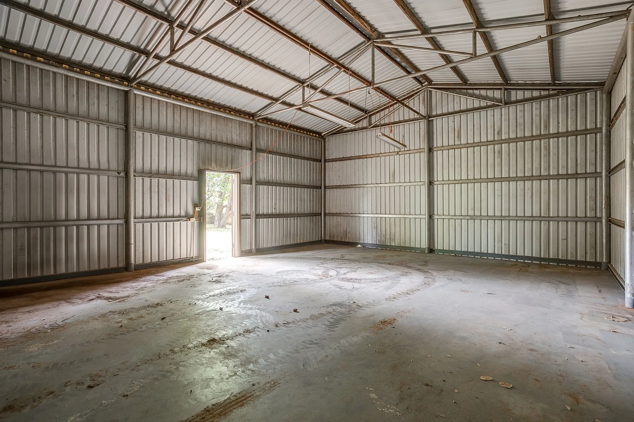 Single Family Residence For Sale in Somervell County , 1009 Abbie Lane, Glen Rose, Texas 76043, 3 Bedrooms, 2 Bathrooms, 2 Garage spaces, 2,316 Sqft, built in 1977, Price $370,000, mls#21317645, Real Estate Agent in Glen Rose, Homes For Sale in Somervell county, Homes For Sale in Glen Rose, Realtor in Glen Rose Texas, Real Estate Brokerage Independent Realty Texas, Luminita Cordes Realtor