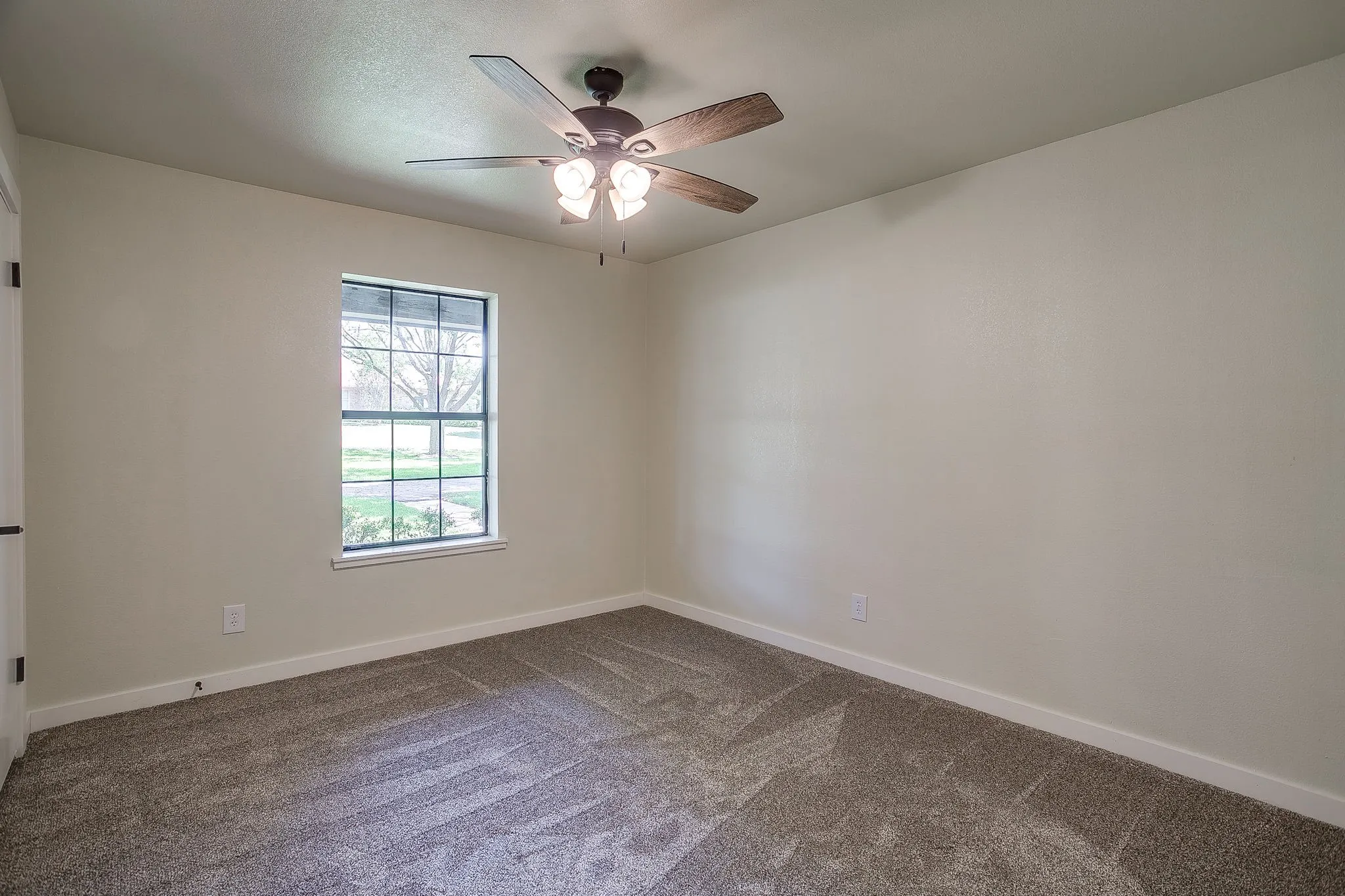 Single Family Residence For Sale in Somervell County , 1009 Abbie Lane, Glen Rose, Texas 76043, 3 Bedrooms, 2 Bathrooms, 2 Garage spaces, 2,316 Sqft, built in 1977, Price $370,000, mls#21317645, Real Estate Agent in Glen Rose, Homes For Sale in Somervell county, Homes For Sale in Glen Rose, Realtor in Glen Rose Texas, Real Estate Brokerage Independent Realty Texas, Luminita Cordes Realtor