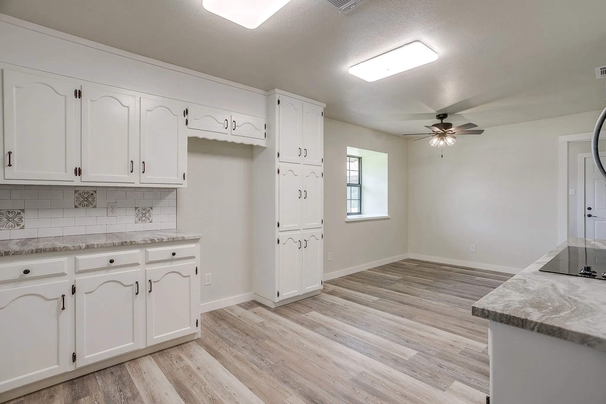 Single Family Residence For Sale in Somervell County , 1009 Abbie Lane, Glen Rose, Texas 76043, 3 Bedrooms, 2 Bathrooms, 2 Garage spaces, 2,316 Sqft, built in 1977, Price $370,000, mls#21317645, Real Estate Agent in Glen Rose, Homes For Sale in Somervell county, Homes For Sale in Glen Rose, Realtor in Glen Rose Texas, Real Estate Brokerage Independent Realty Texas, Luminita Cordes Realtor