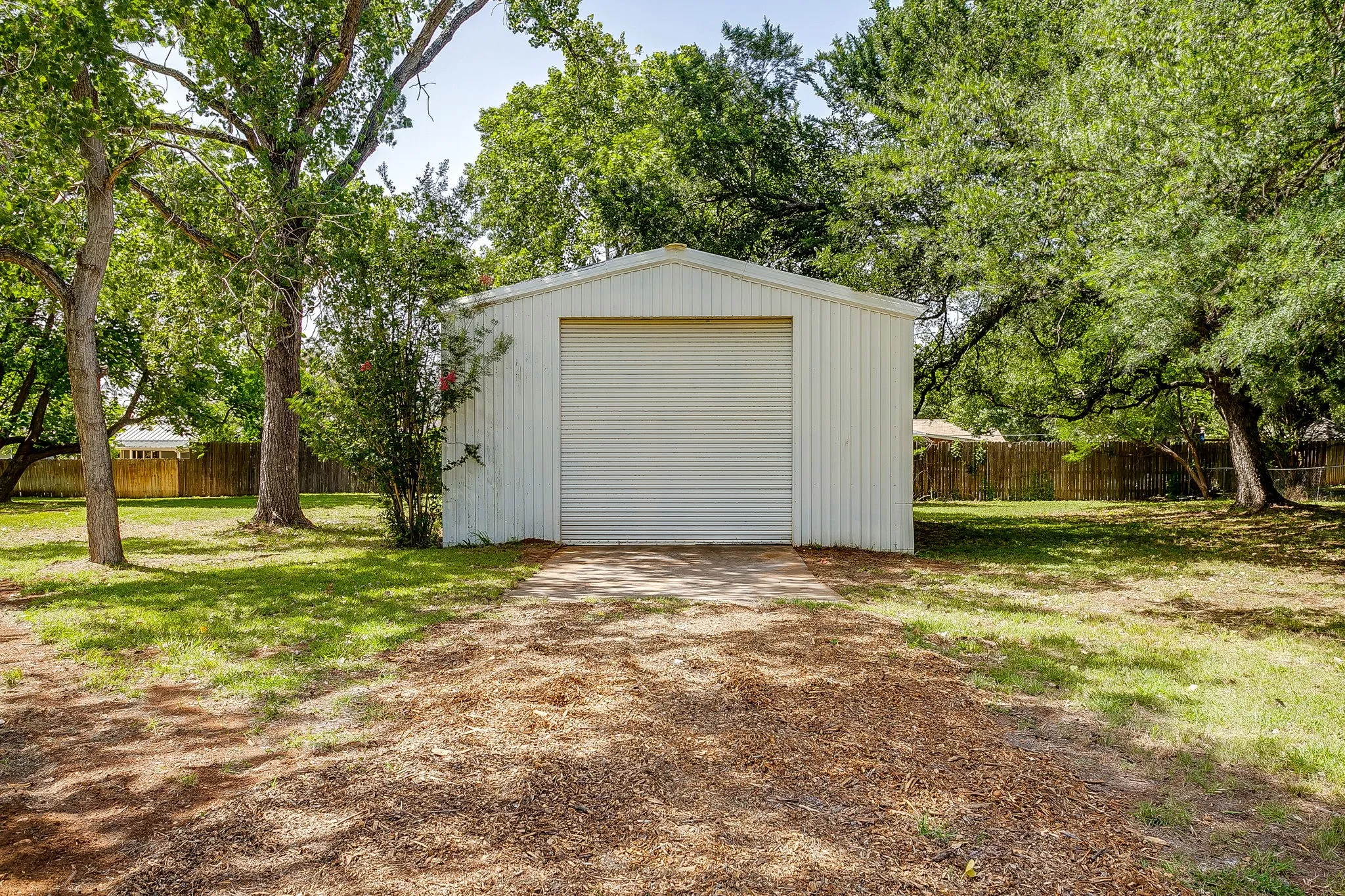 Single Family Residence For Sale in Somervell County , 1009 Abbie Lane, Glen Rose, Texas 76043, 3 Bedrooms, 2 Bathrooms, 2 Garage spaces, 2,316 Sqft, built in 1977, Price $370,000, mls#21317645, Real Estate Agent in Glen Rose, Homes For Sale in Somervell county, Homes For Sale in Glen Rose, Realtor in Glen Rose Texas, Real Estate Brokerage Independent Realty Texas, Luminita Cordes Realtor