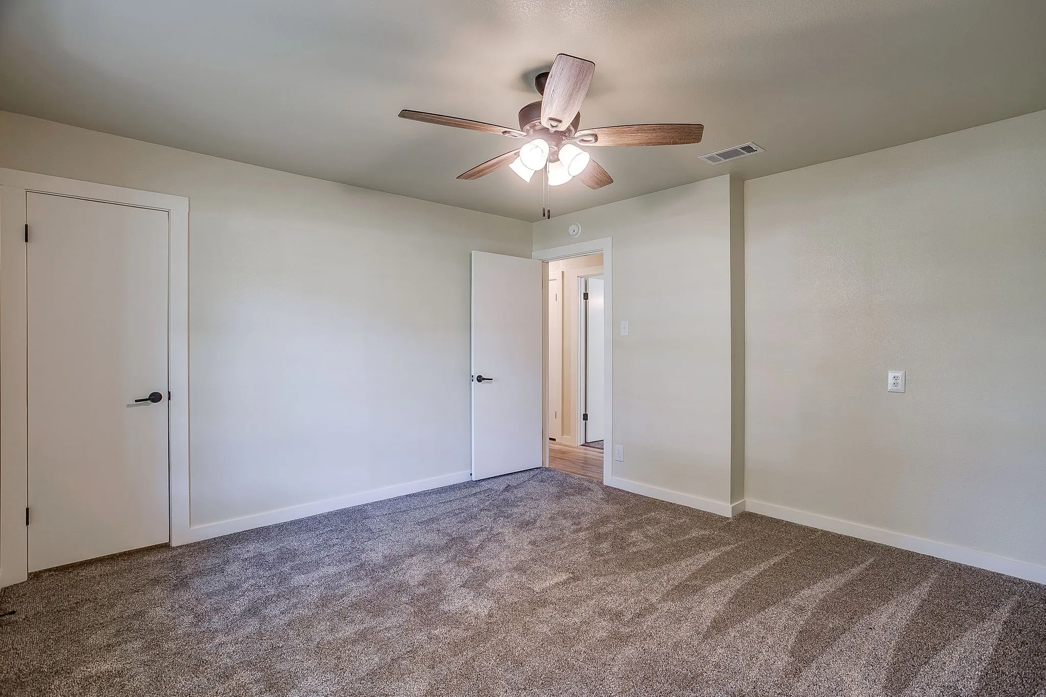 Single Family Residence For Sale in Somervell County , 1009 Abbie Lane, Glen Rose, Texas 76043, 3 Bedrooms, 2 Bathrooms, 2 Garage spaces, 2,316 Sqft, built in 1977, Price $370,000, mls#21317645, Real Estate Agent in Glen Rose, Homes For Sale in Somervell county, Homes For Sale in Glen Rose, Realtor in Glen Rose Texas, Real Estate Brokerage Independent Realty Texas, Luminita Cordes Realtor