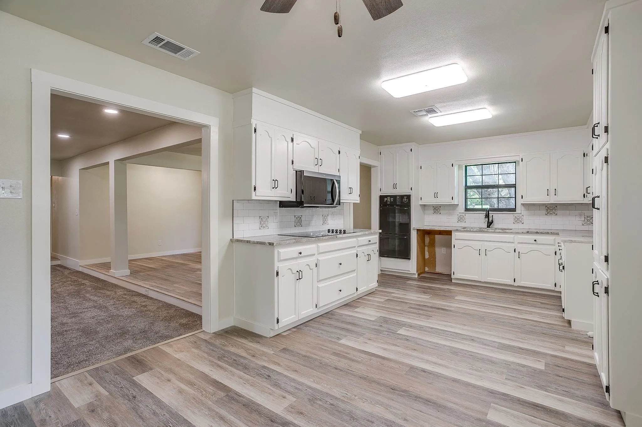 Single Family Residence For Sale in Somervell County , 1009 Abbie Lane, Glen Rose, Texas 76043, 3 Bedrooms, 2 Bathrooms, 2 Garage spaces, 2,316 Sqft, built in 1977, Price $370,000, mls#21317645, Real Estate Agent in Glen Rose, Homes For Sale in Somervell county, Homes For Sale in Glen Rose, Realtor in Glen Rose Texas, Real Estate Brokerage Independent Realty Texas, Luminita Cordes Realtor