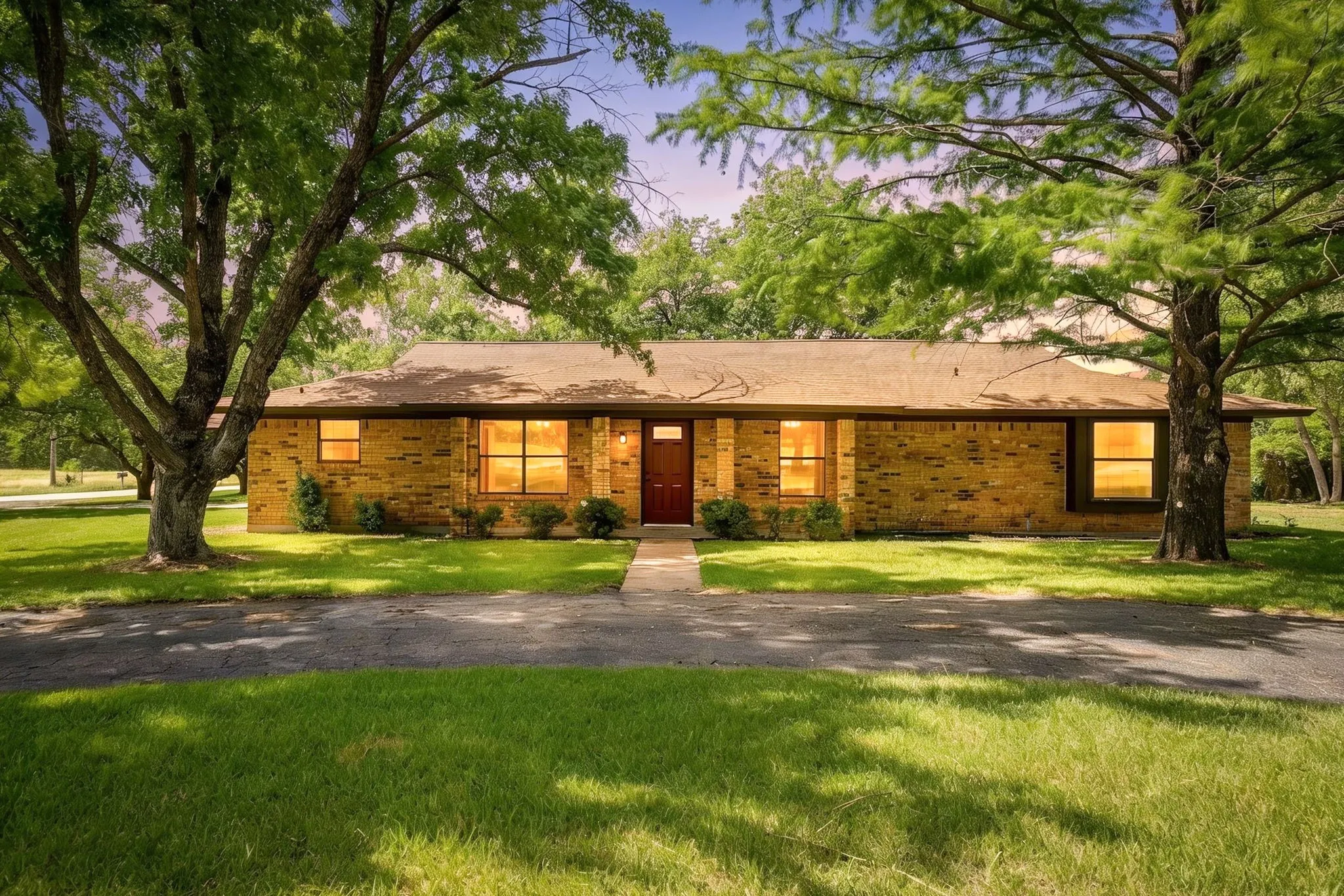 Single Family Residence For Sale in Somervell County , 1009 Abbie Lane, Glen Rose, Texas 76043, 3 Bedrooms, 2 Bathrooms, 2 Garage spaces, 2,316 Sqft, built in 1977, Price $370,000, mls#21317645, Real Estate Agent in Glen Rose, Homes For Sale in Somervell county, Homes For Sale in Glen Rose, Realtor in Glen Rose Texas, Real Estate Brokerage Independent Realty Texas, Luminita Cordes Realtor