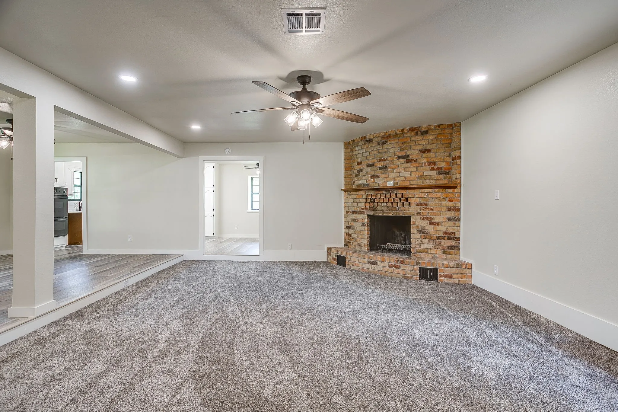 Single Family Residence For Sale in Somervell County , 1009 Abbie Lane, Glen Rose, Texas 76043, 3 Bedrooms, 2 Bathrooms, 2 Garage spaces, 2,316 Sqft, built in 1977, Price $370,000, mls#21317645, Real Estate Agent in Glen Rose, Homes For Sale in Somervell county, Homes For Sale in Glen Rose, Realtor in Glen Rose Texas, Real Estate Brokerage Independent Realty Texas, Luminita Cordes Realtor